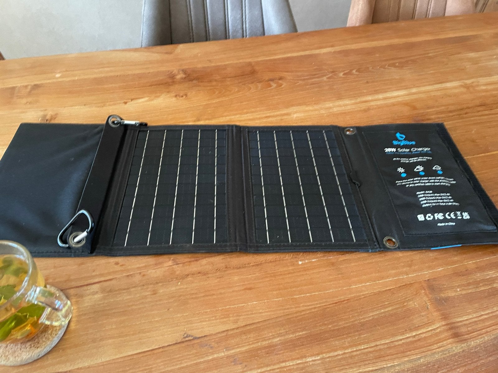 BigBlue 28W Solar Charger - Zo goed als nieuw, Universeel, Ophalen of Verzenden, Zo goed als nieuw, Overige typen