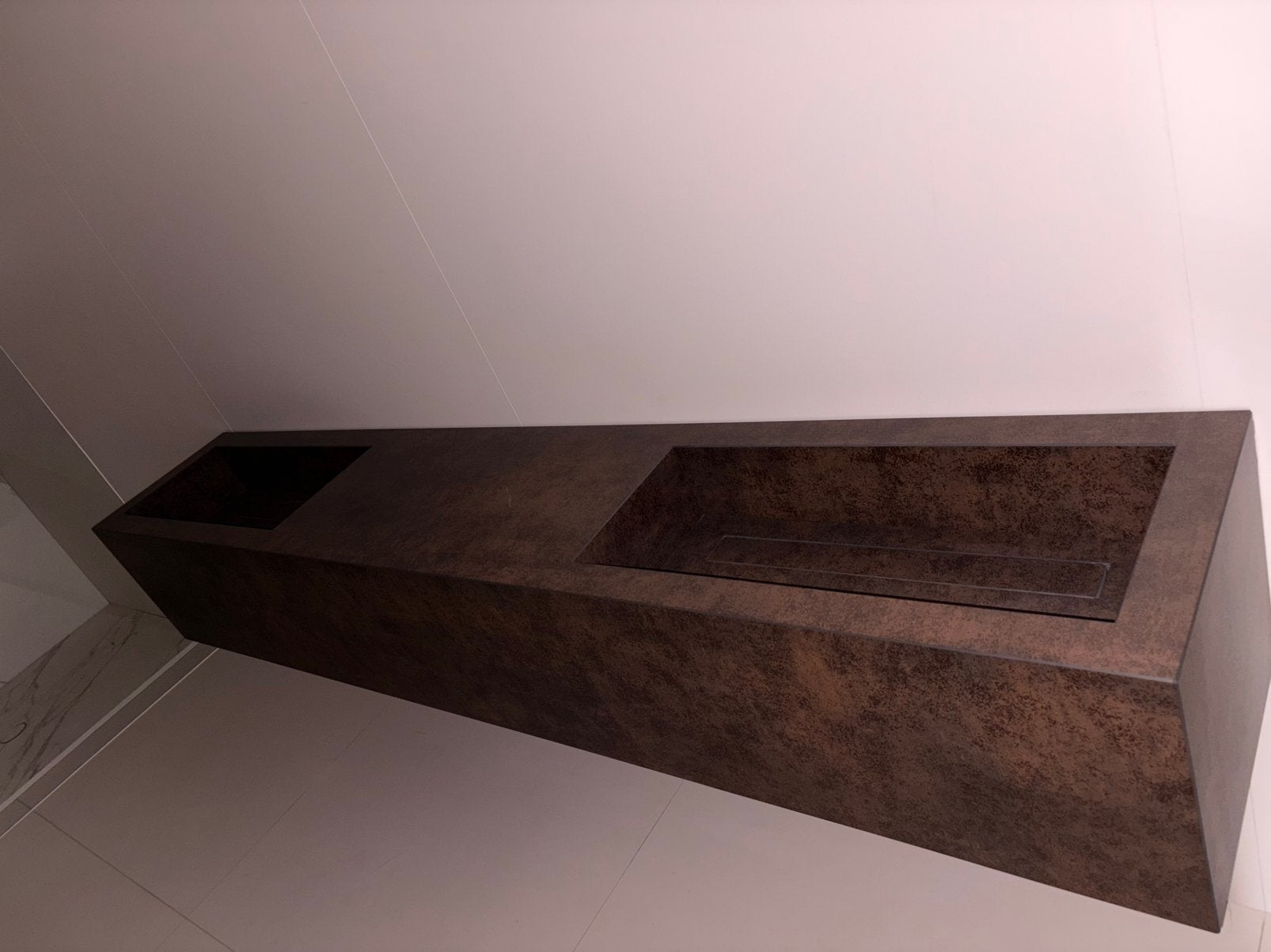 NEOLITH design wastafel + ligbad (showroommodel) – Nieuwstaa, Ophalen, Zo goed als nieuw, 50 tot 100 cm, Minder dan 50 cm