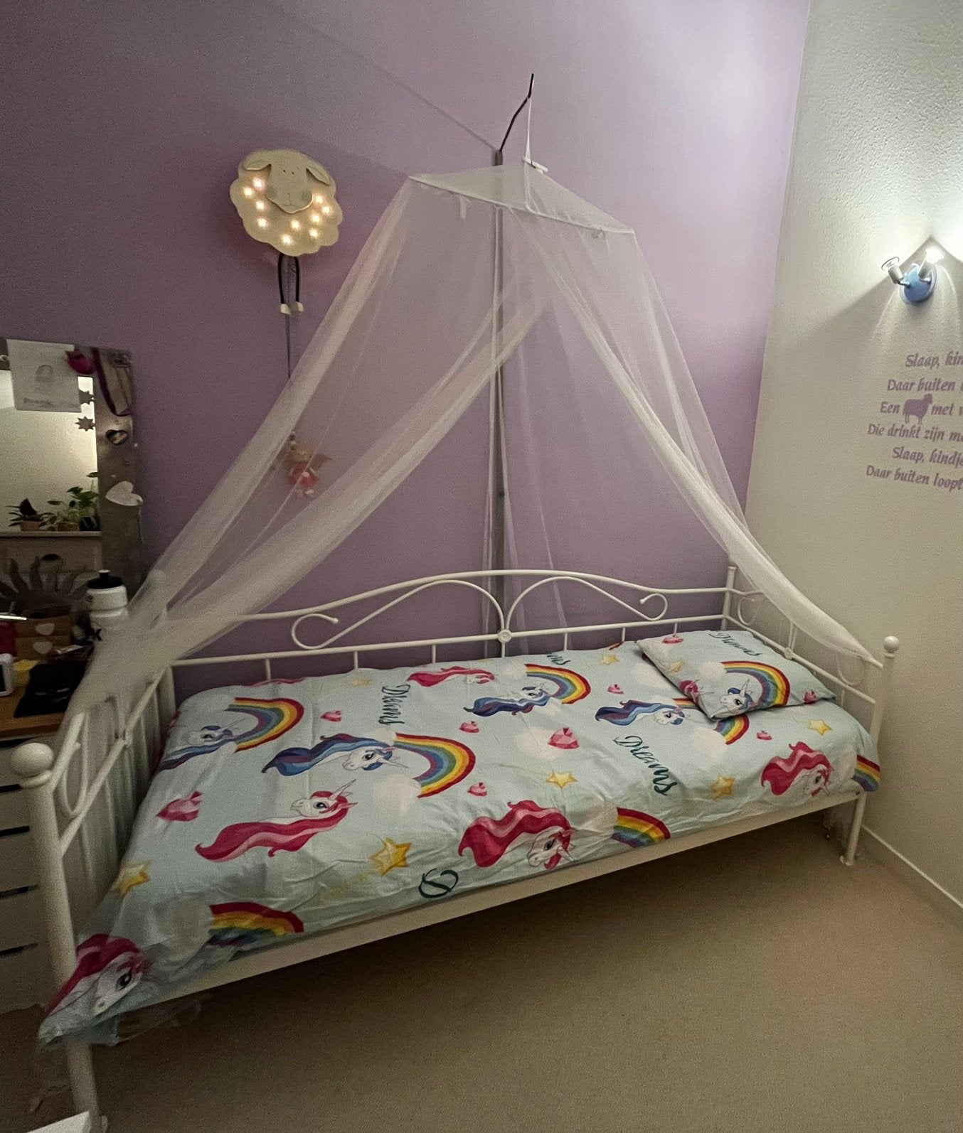 Sierlijk bed voor kind of tiener met matras 90 x 200 cm, 85 tot 100 cm, Ophalen of Verzenden, Zo goed als nieuw, Lattenbodem