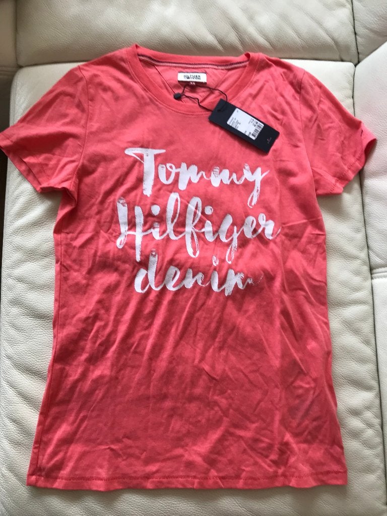 Tommy Hilfiger script logo t-shirt top shirt koraalrood XS, Nieuw, Ophalen of Verzenden, Korte mouw, Roze