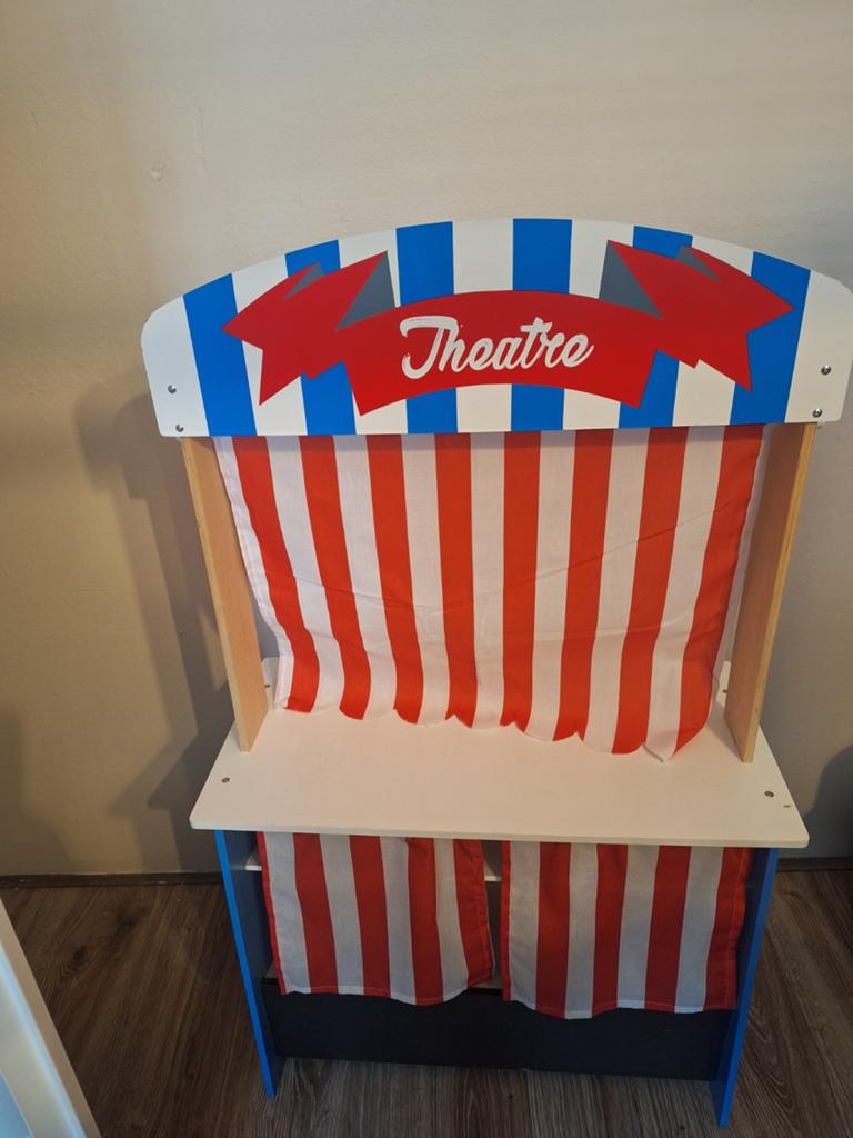 Houten Kindertheater / Poppenkast, Ophalen, Gebruikt, Jongen of Meisje