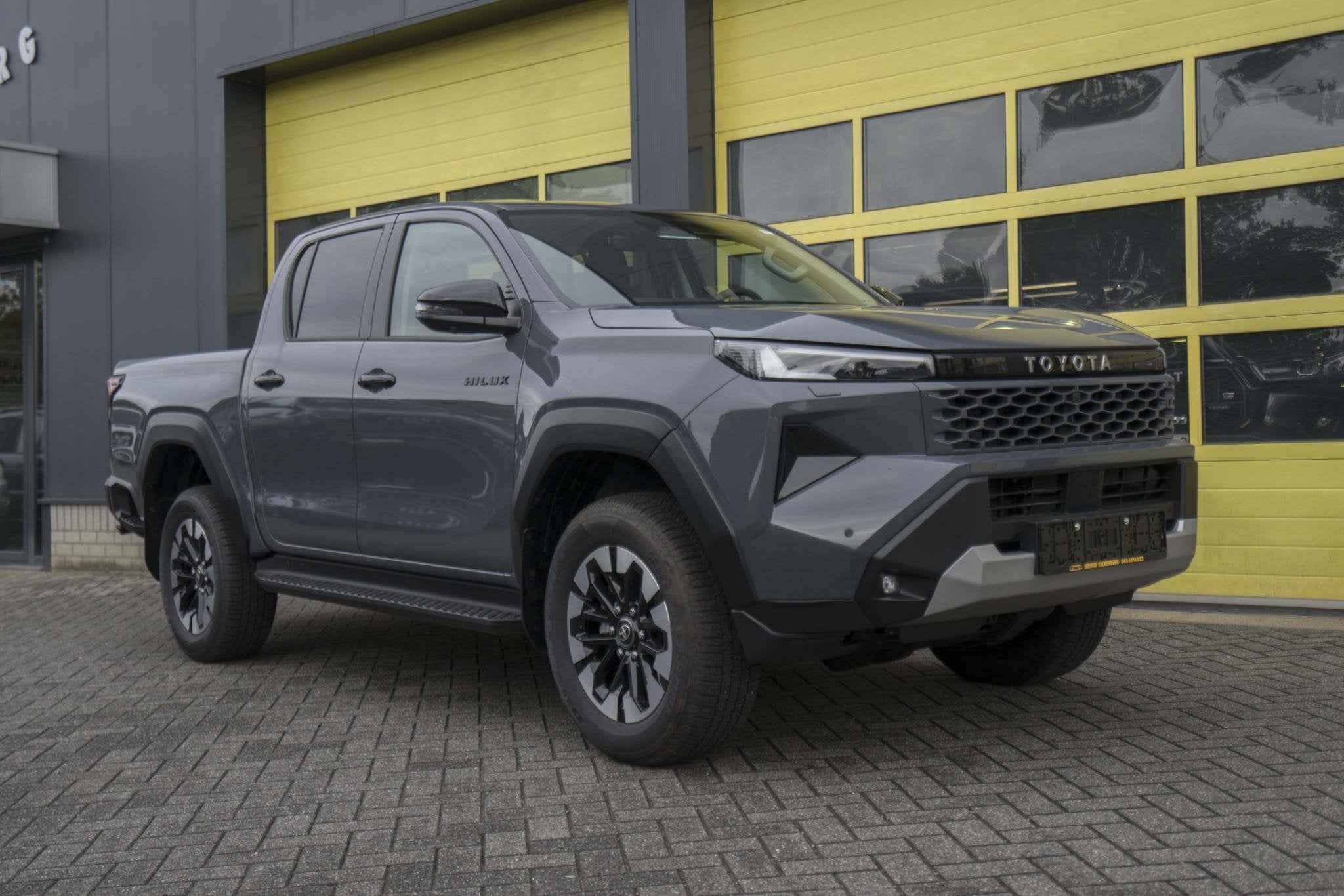 Toyota Hilux Toyota Hilux 2.8 D-4D MHEV Double Cab Style, Auto's, Automaat, Stof, 4 cilinders, Bedrijf