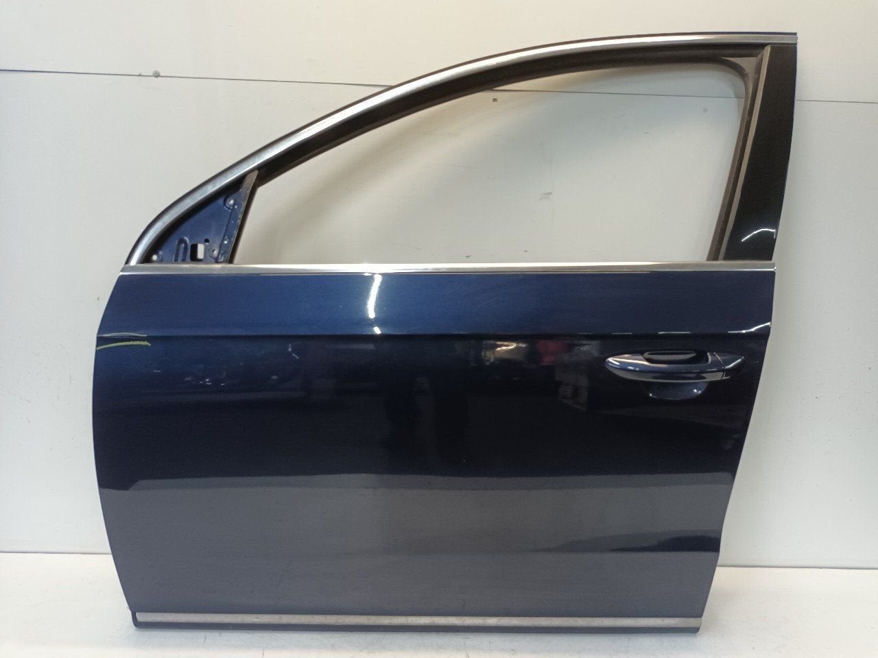 Portier links voor Volkswagen Passat, Onderdelen@venauto.nl, Van der Ven Autorecycling B.V., Gebruikt, Ettenseweg 76, 4706 PB Roosendaal, The Netherlands