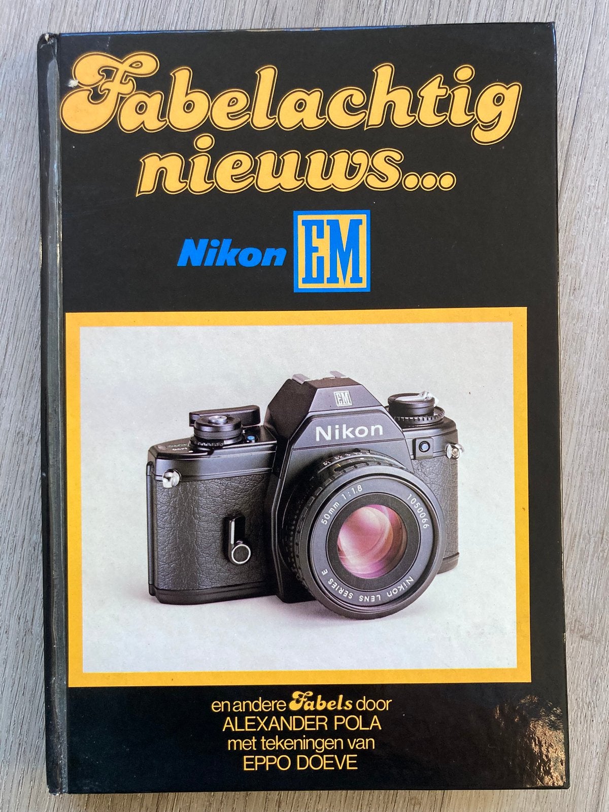 Nikon EM (special voor Nikon dealers), Boeken, Ophalen of Verzenden, Zo goed als nieuw