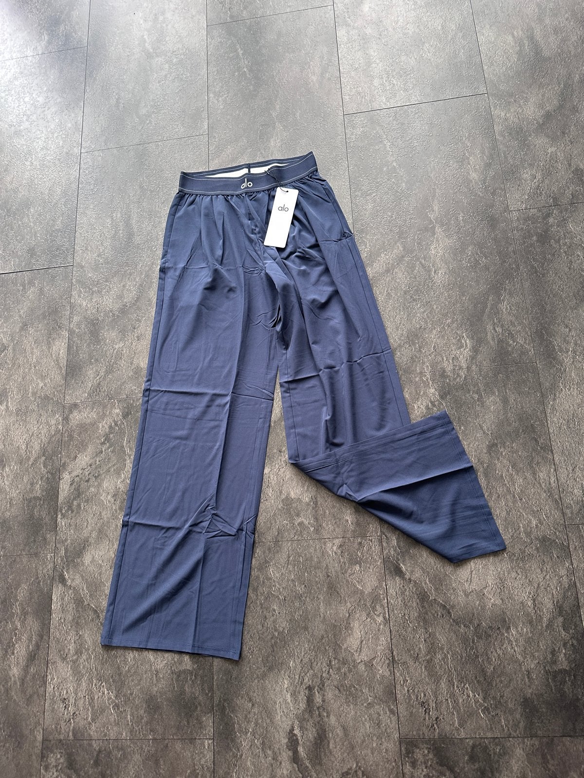 Alo Yoga navy suit up trouser, Blauw, Nieuw, Ophalen of Verzenden, Maat 36 (S)