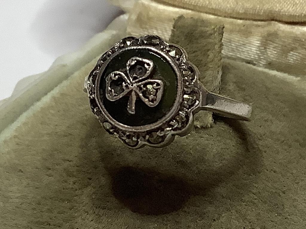 PRACHTIGE ZILVER 925 RING MET ONYX EDELSTEEN EN MARKESIET, Sieraden, Tassen en Uiterlijk, Antieke sieraden, Verzenden, Zilver