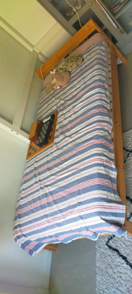 Ikea eenpersoonsbed, logeerbed hout, Huis en Inrichting, Ophalen, Eenpersoons, 90 cm