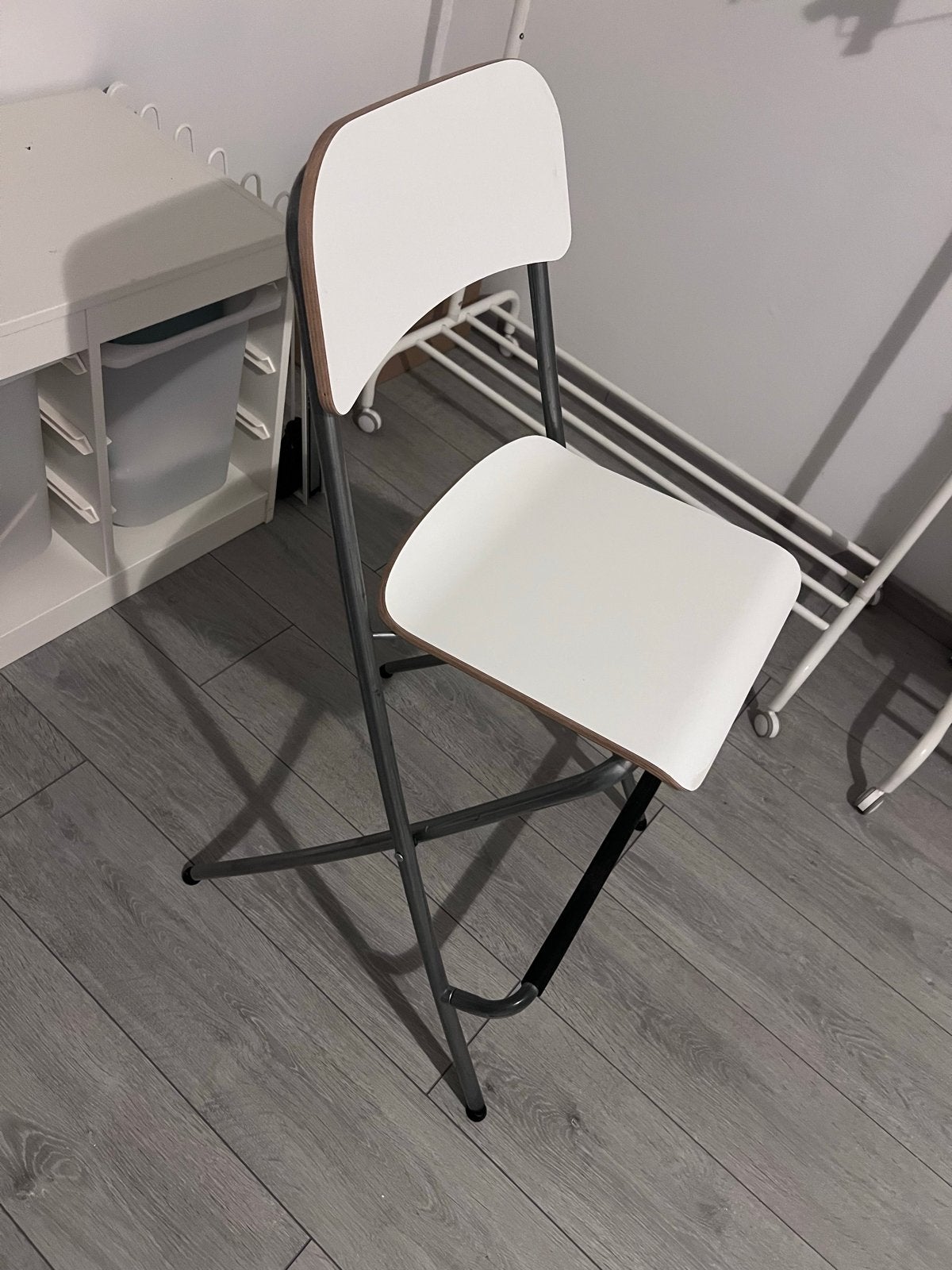 IKEA FRANKLIN barkruk - wit, opklapbaar, 63 cm, Huis en Inrichting, Gebruikt, Met voetsteun, 60 tot 90 cm, Ophalen of Verzenden