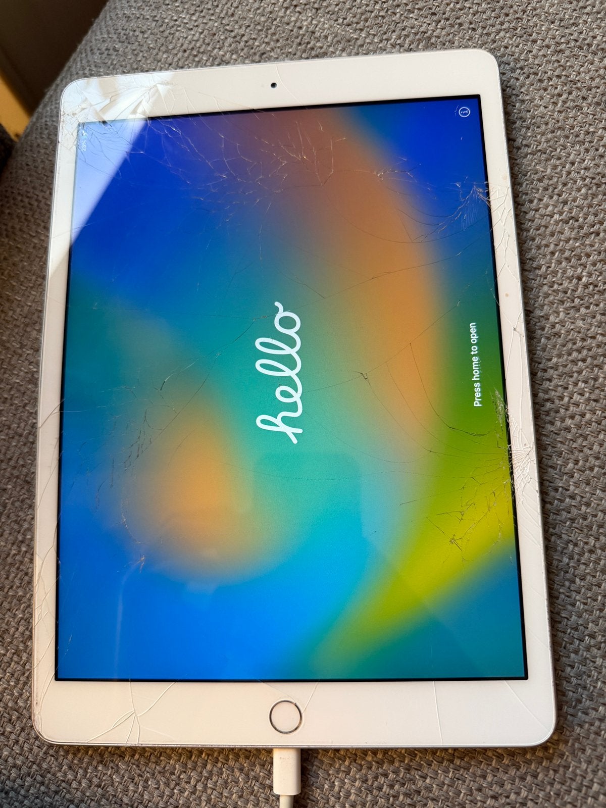 Ipad 2019 32 gb space grey gebroken scherm, Computers en Software, Apple iPads, 32 GB, Apple iPad, Zo goed als nieuw, Grijs