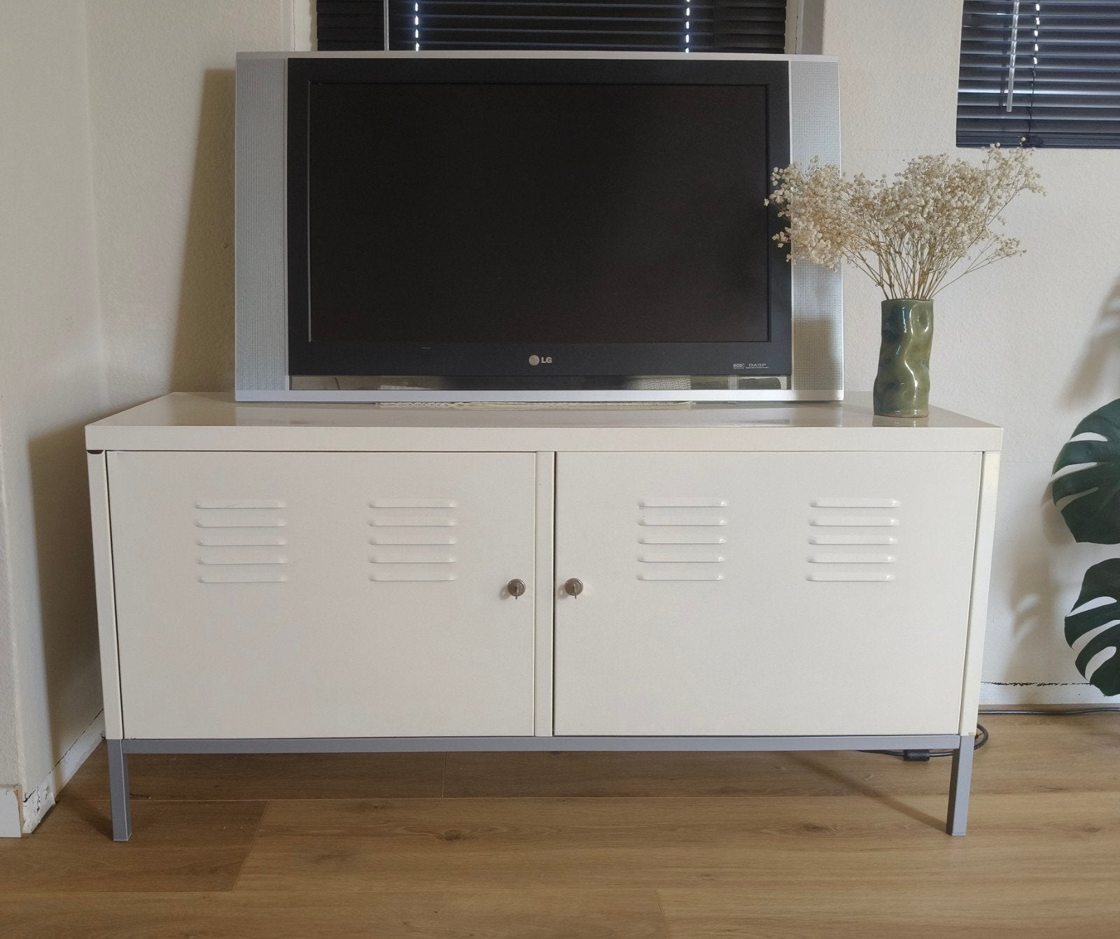 Crème metalen tv-meubel/dressoir IKEA ps kast, Huis en Inrichting, Kasten | Televisiemeubels, Ophalen, Gebruikt, 100 tot 150 cm