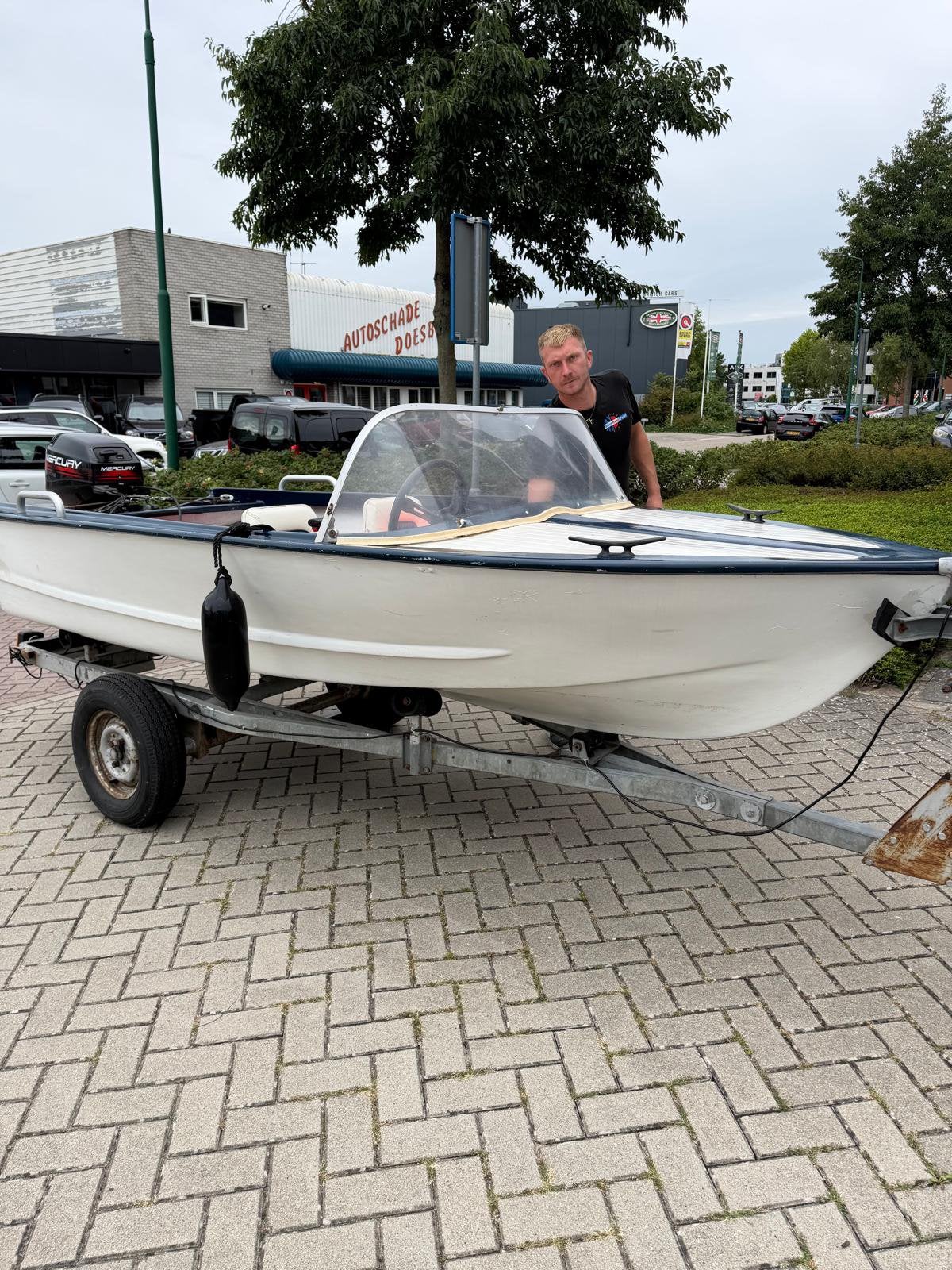 Te koop klein bootje met trailer en goede motor! Moet weg, Ophalen of Verzenden, Zo goed als nieuw