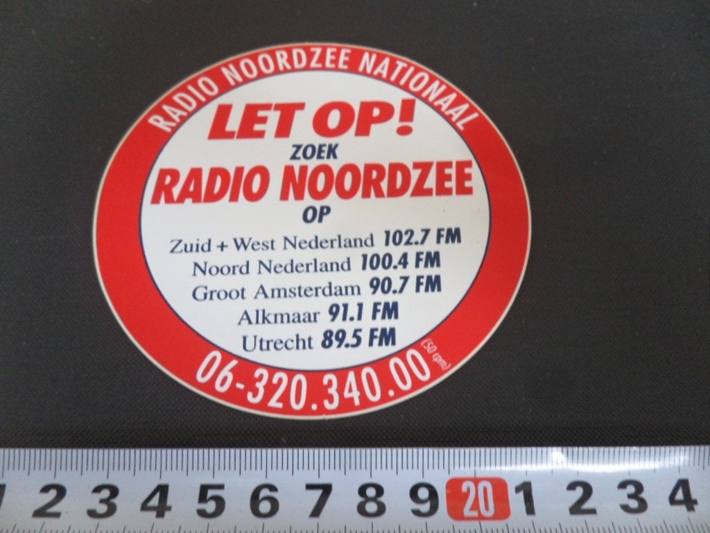 sticker Let op ! zoek Radio Noordzee Nationaal, Verzamelen, Ophalen, Zo goed als nieuw
