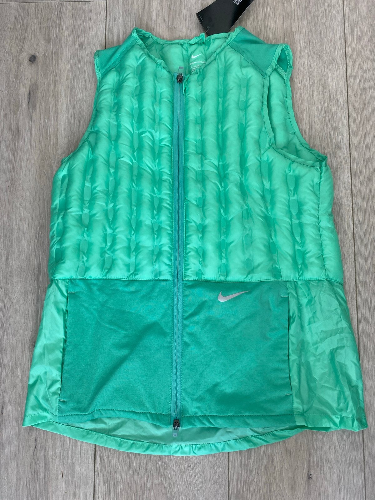 Nike hardloop bodywarmer - Nieuw met kaartjes, Ophalen, Nieuw, Maat 34 (XS) of kleiner, Groen