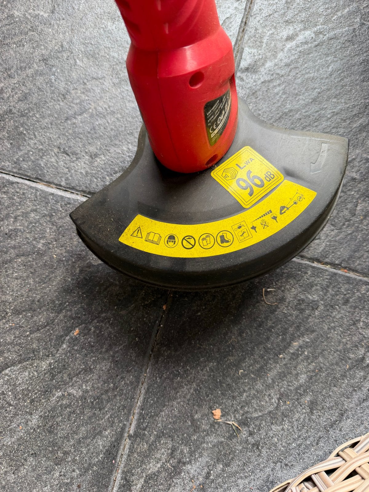 VARO VAR10043/19 Grastrimmer 350W - 25cm, Tuin en Terras, Grasmaaiers, Cirkelmaaier, Elektrische grasmaaier, Minder dan 30 cm