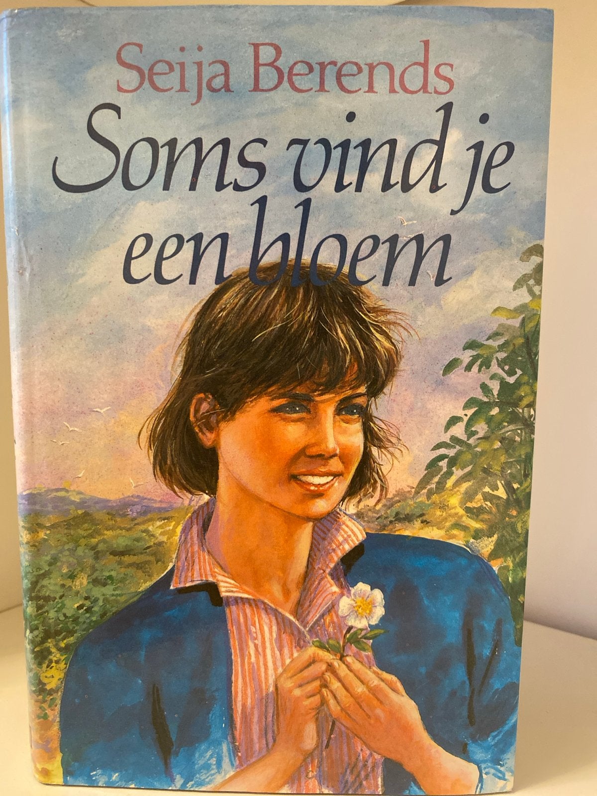 Seija Berends - Soms vind je een bloem (Roman), Ophalen of Verzenden, Gelezen, Nederland