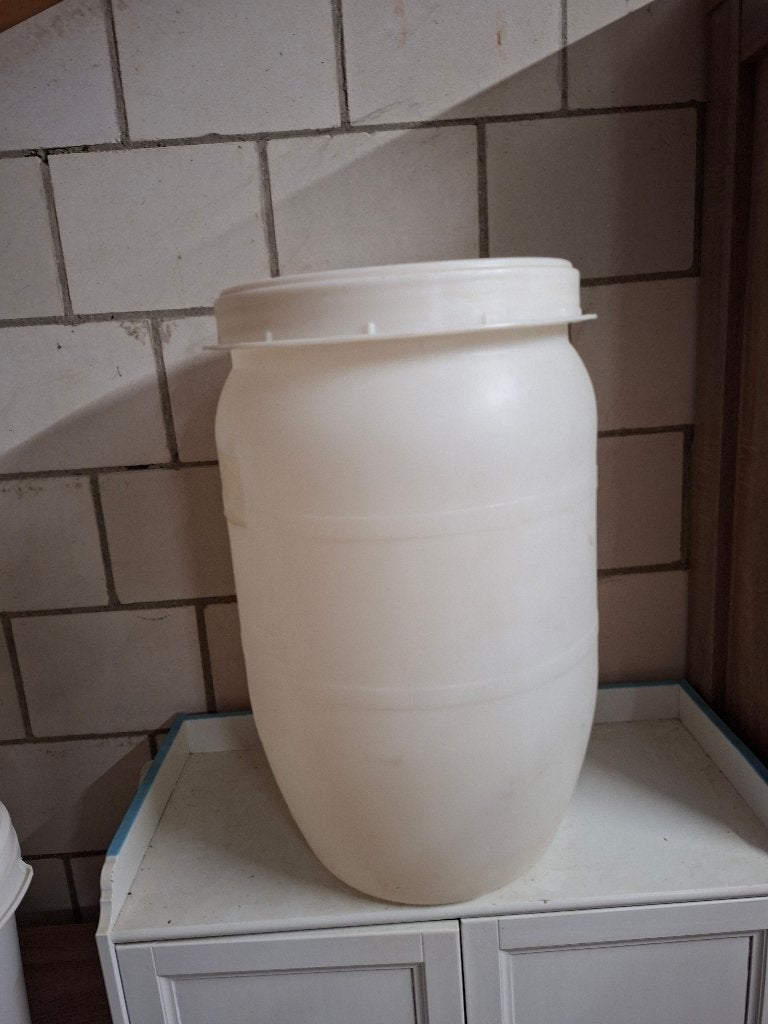 Vat plastic rond met waterslot en kraan, 80L vergisting vat, Ophalen, Zo goed als nieuw