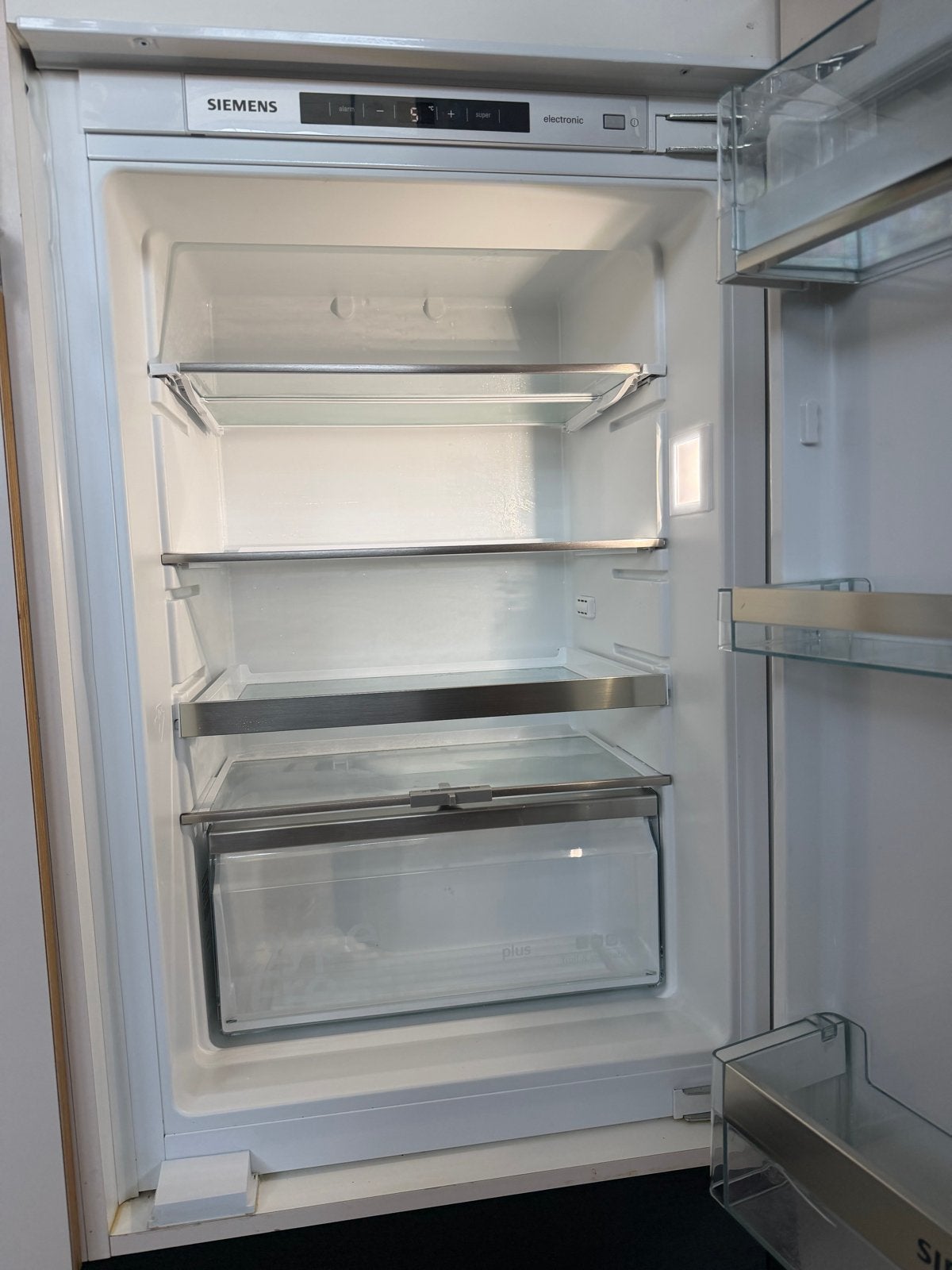 Siemens Koelkast KG KIRR25A, 100 tot 150 liter, Energieklasse A of zuiniger, 45 tot 60 cm, Ophalen