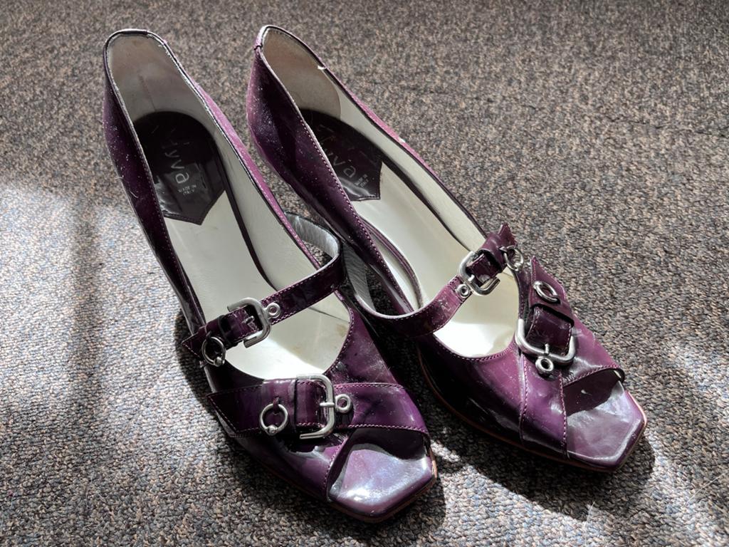 Paarse lakleren pumps met gespen - Maat 43, Pumps, Overige kleuren, Verzenden, Gedragen