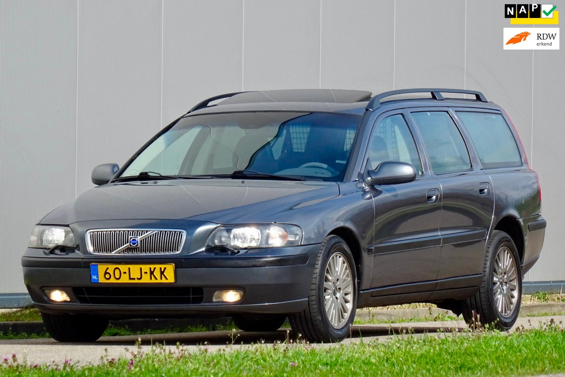 Volvo V70 2.5 T AWD AUT Titanium 2.5t | 7 Zitter | DAK | NL, Automaat, Zwart, 7 stoelen, 2521 cc