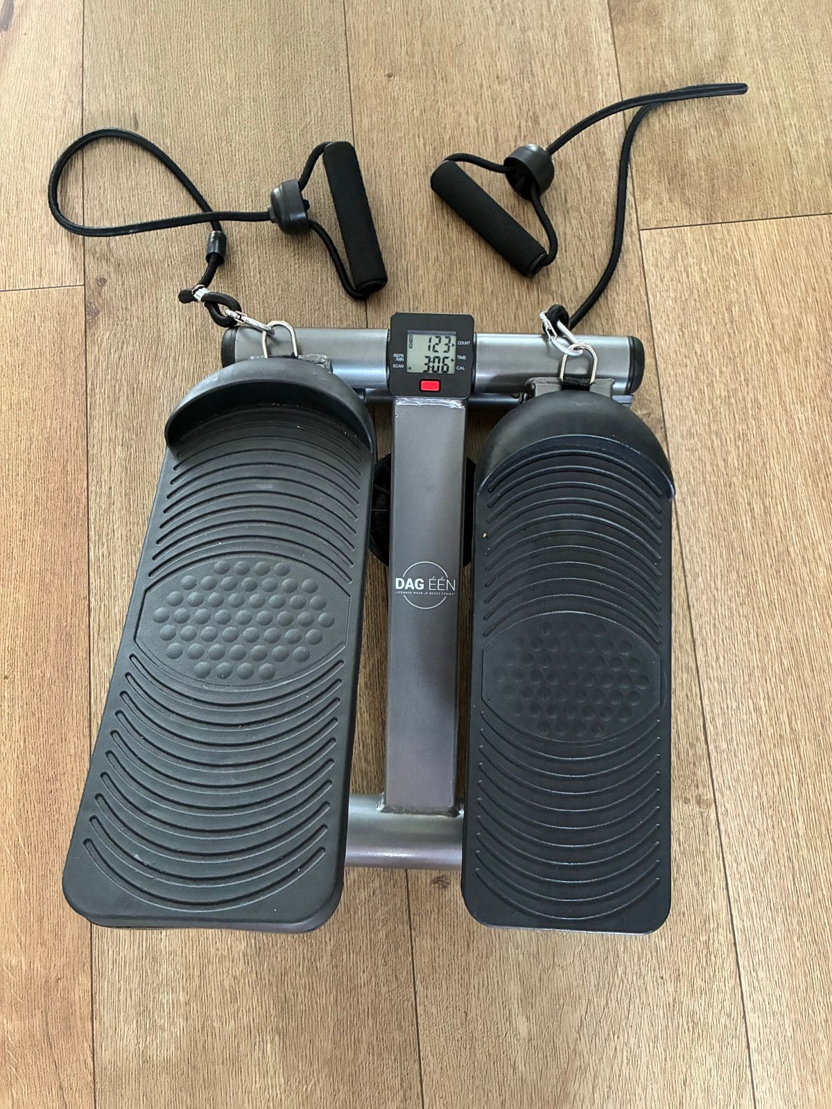 Compacte Stepper met Weerstandsbanden - Dag Een, Sport en Fitness, Fitnessapparatuur, Ophalen, Stepapparaat, Zo goed als nieuw