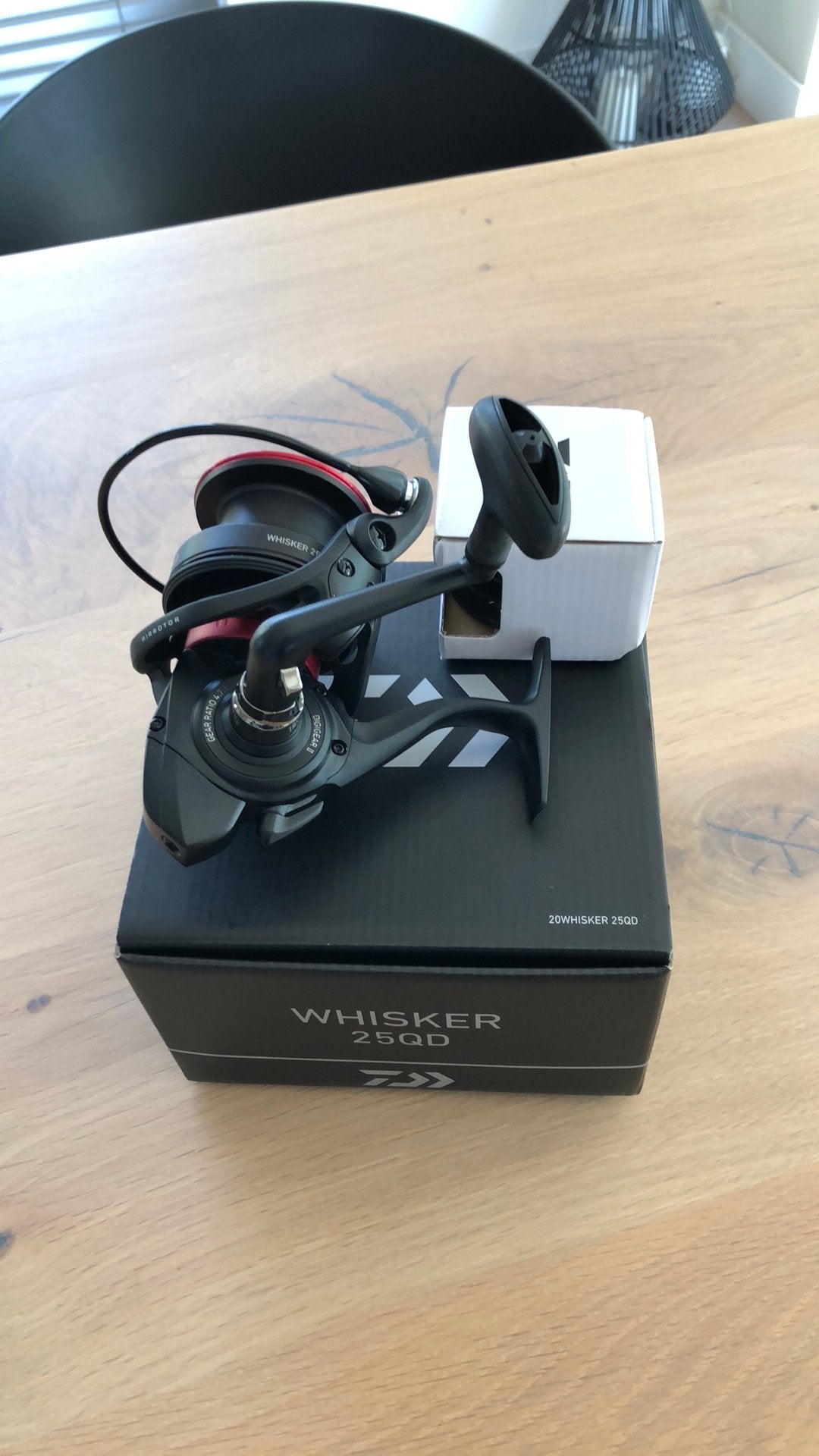 Daiwa Whisker 25QD nieuw incl reserve spoel, Ophalen of Verzenden, Nieuw, Molen