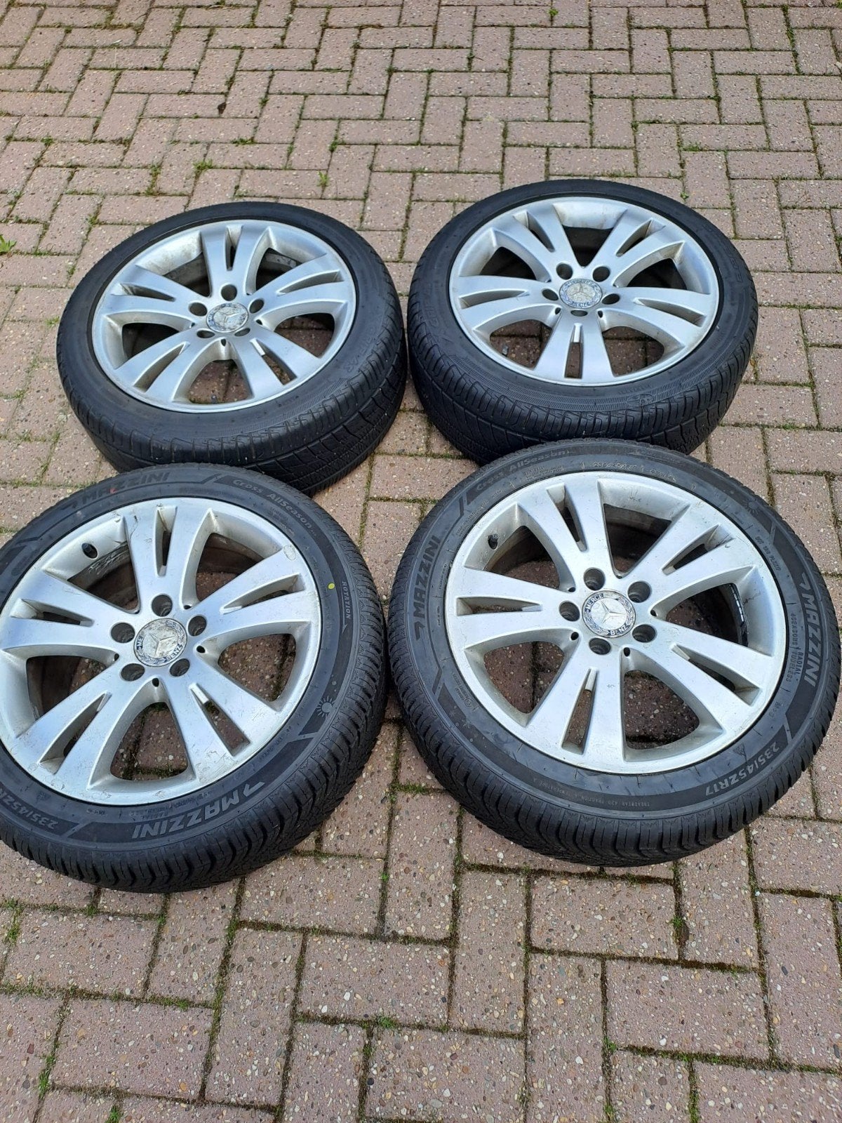 Mercedes 17 inch velgen met All Season banden, Auto-onderdelen, Banden en Velgen, Banden en Velgen, All Season, 17 inch, 235 mm