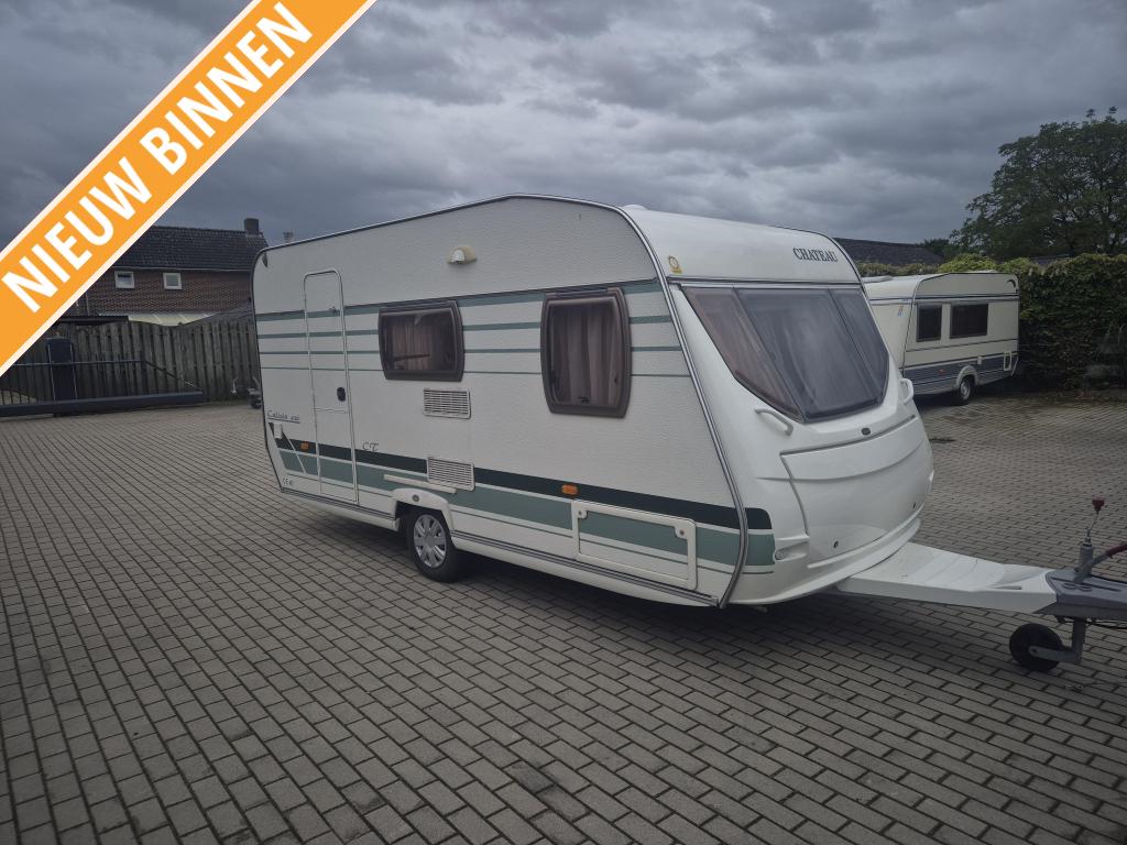 Chateau Calista 430 CT + Voortent + Fietsendrager, Caravans en Kamperen, Caravans, Schokbreker, Chateau, Bedrijf, Treinzit