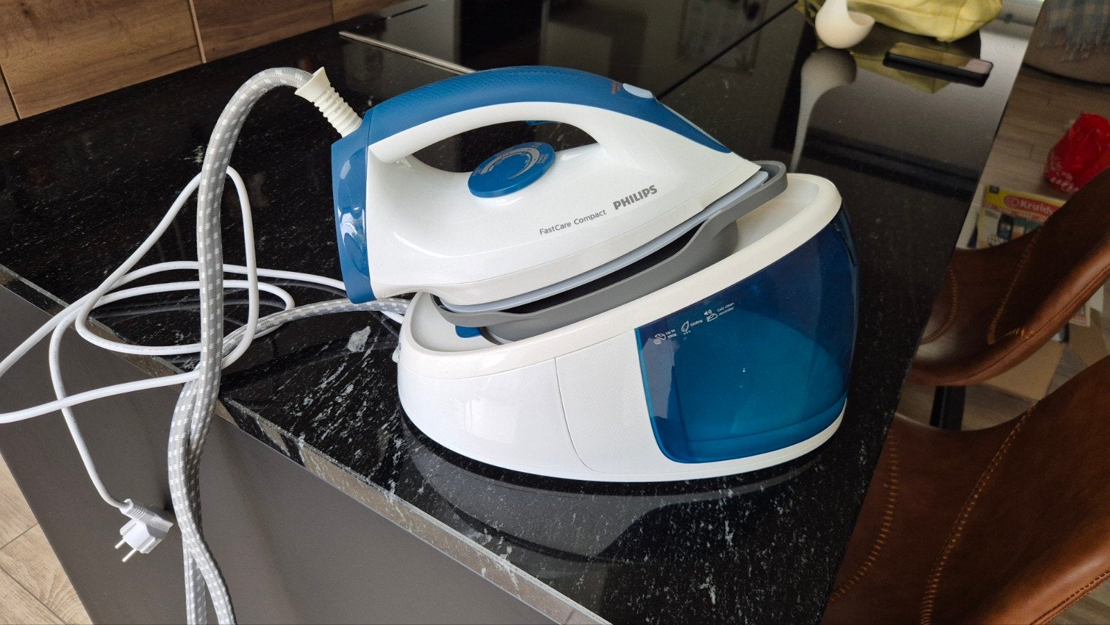 In nieuw staat: Philips fastcare compact strijkijzer, Ophalen of Verzenden, Zo goed als nieuw