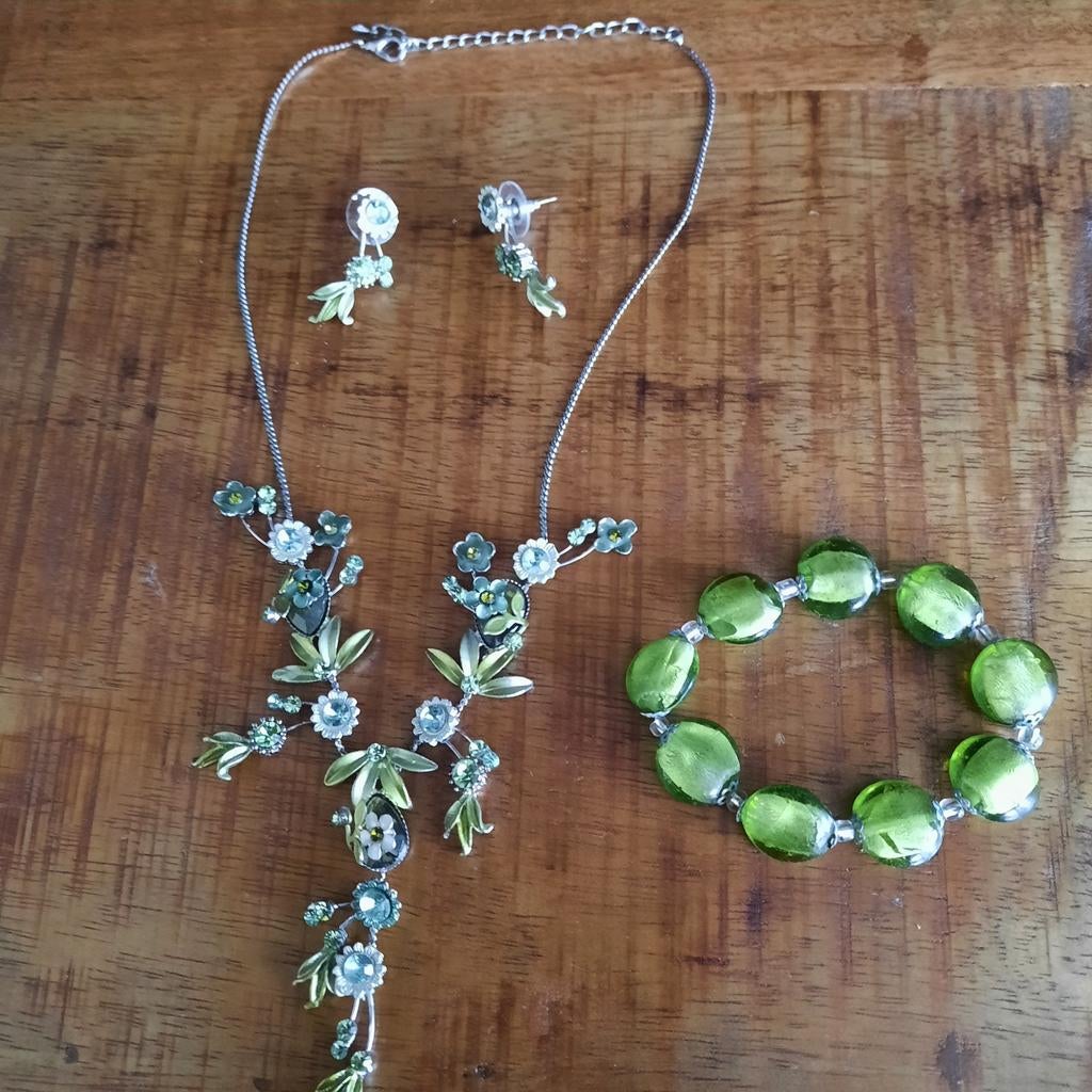 Set in smaragd groen., Ophalen of Verzenden, Nieuw, Overige materialen, Oor- of Traguspiercing