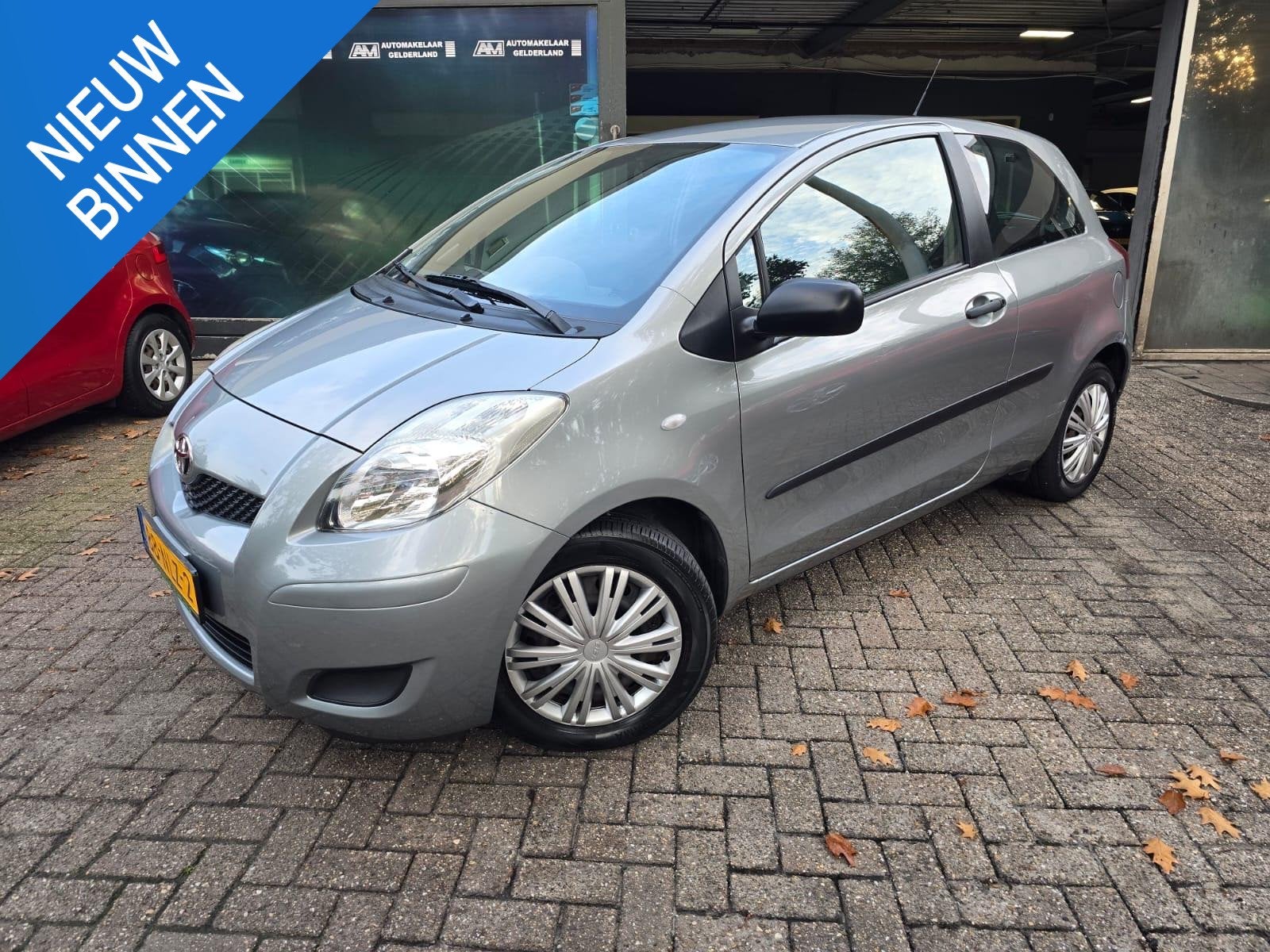 Toyota Yaris 1.3 VVTi Comfort | 1E EIGENAAR | 3/6 OF 12MND G, Voorwielaandrijving, Gebruikt, 4 cilinders, Handgeschakeld