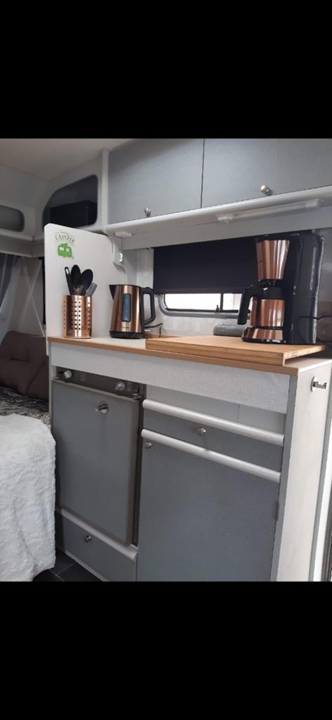 Leuke Beijerland caravan, Vast bed, Particulier, Luifel, 500 - 750 kg