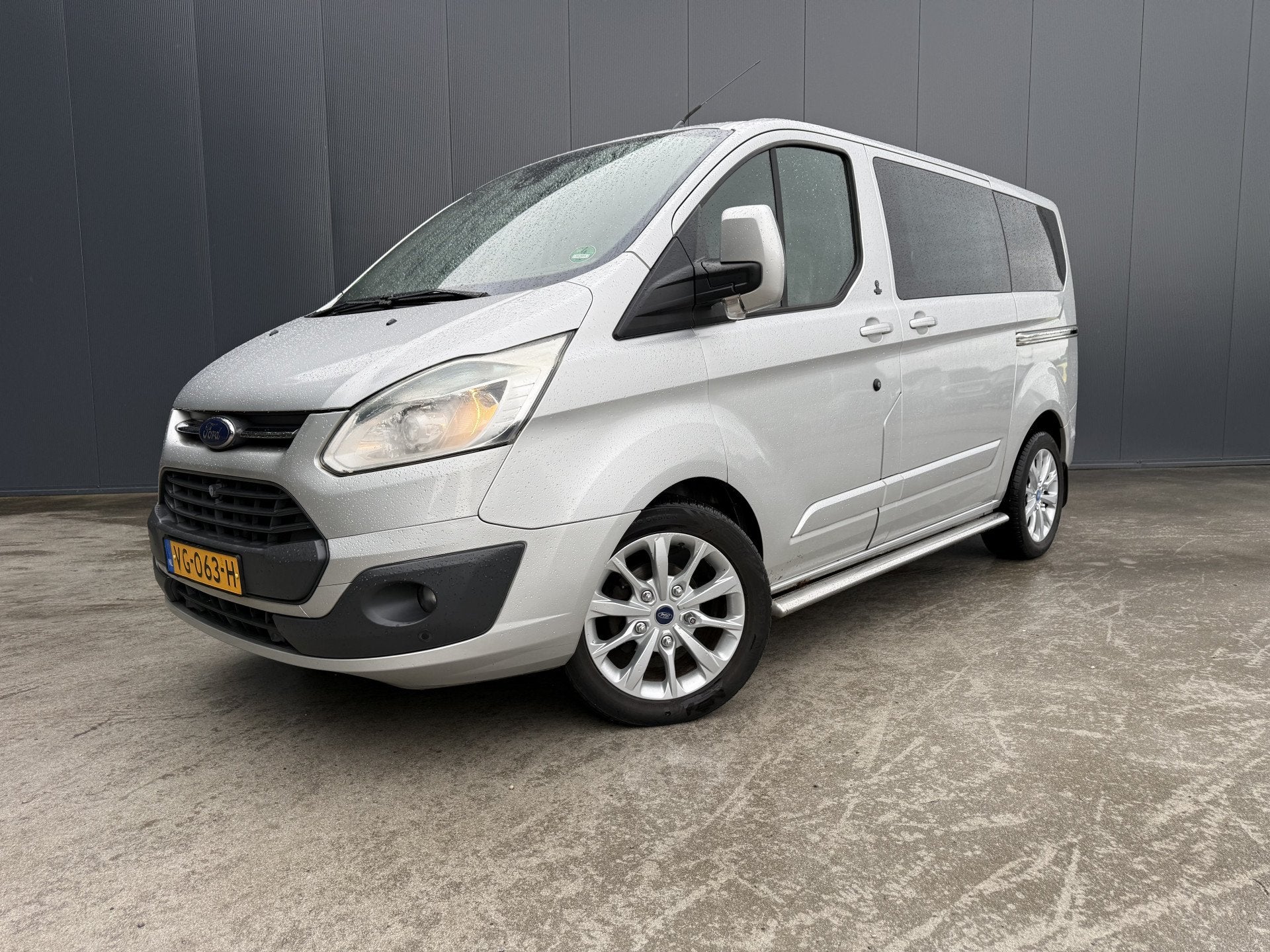 Ford Transit Custom 2.2 TDCI DUBBEL CABINE CHAMPIONS EDITION, Auto's, Voorwielaandrijving, Gebruikt, 4 cilinders, Bedrijf