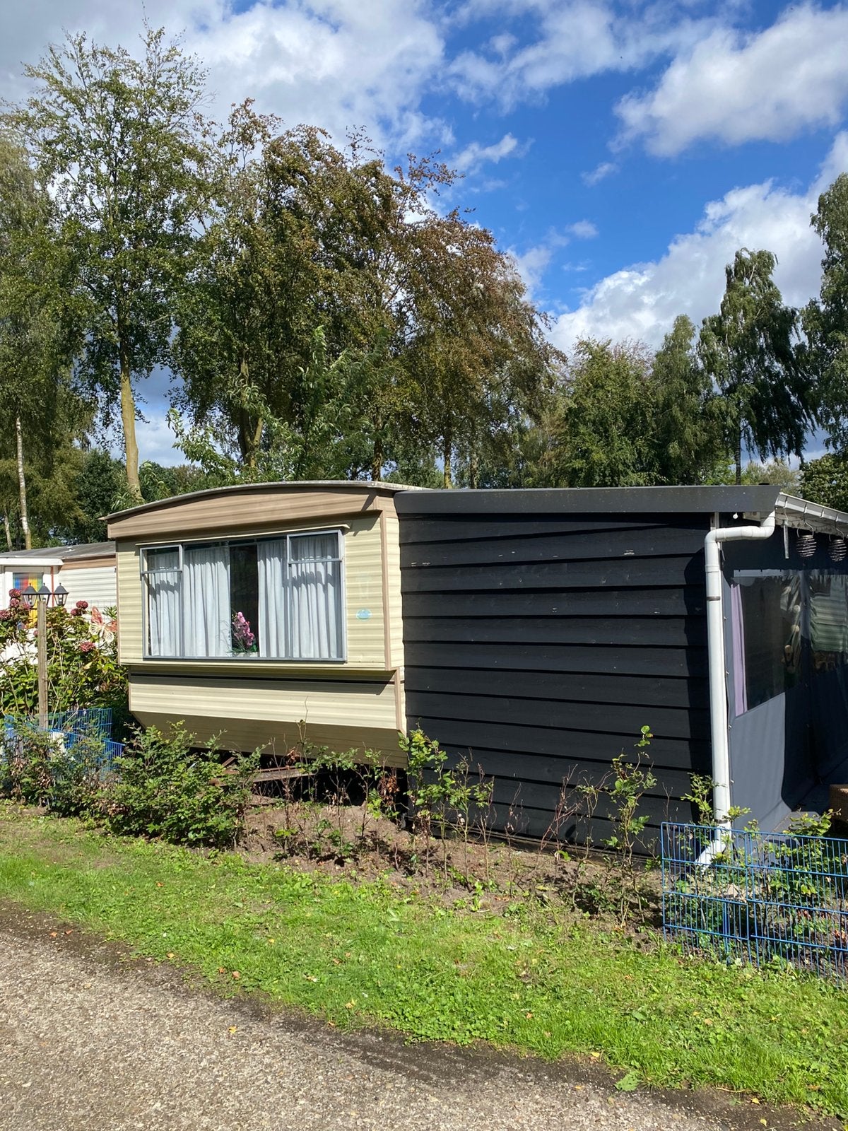 Stacaravan op vaste staanplaats op recreatiepark de Harscamp, Caravans en Kamperen