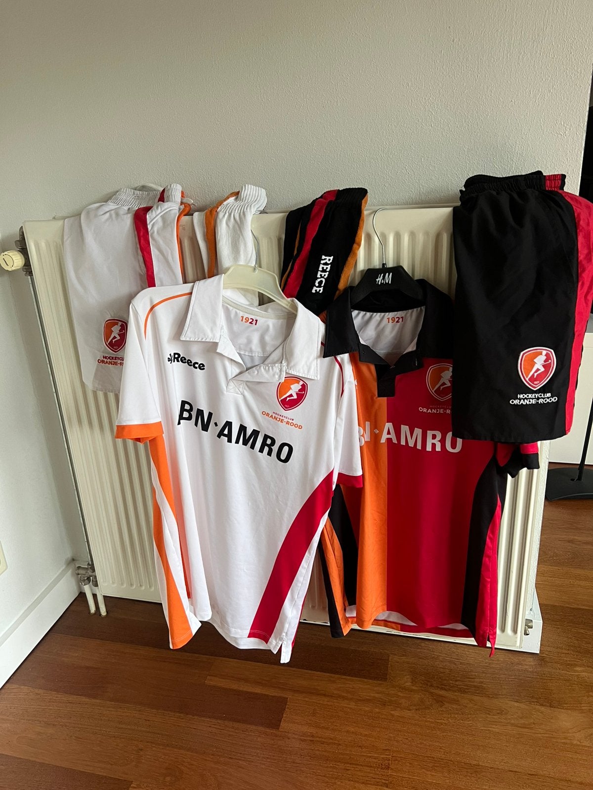 Heren uit-en thuis tenues van Oranje Rood maat M, Ophalen of Verzenden, Zo goed als nieuw, Kleding