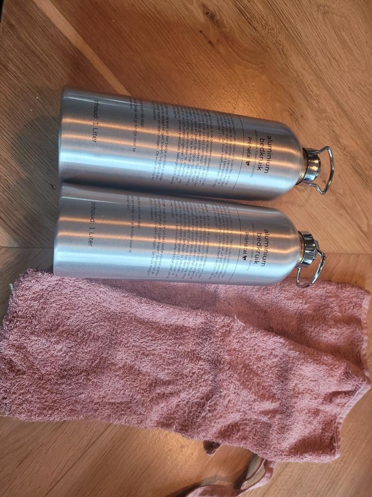 2 aluminium kruiken met hoesjes., Ophalen of Verzenden, Overige typen