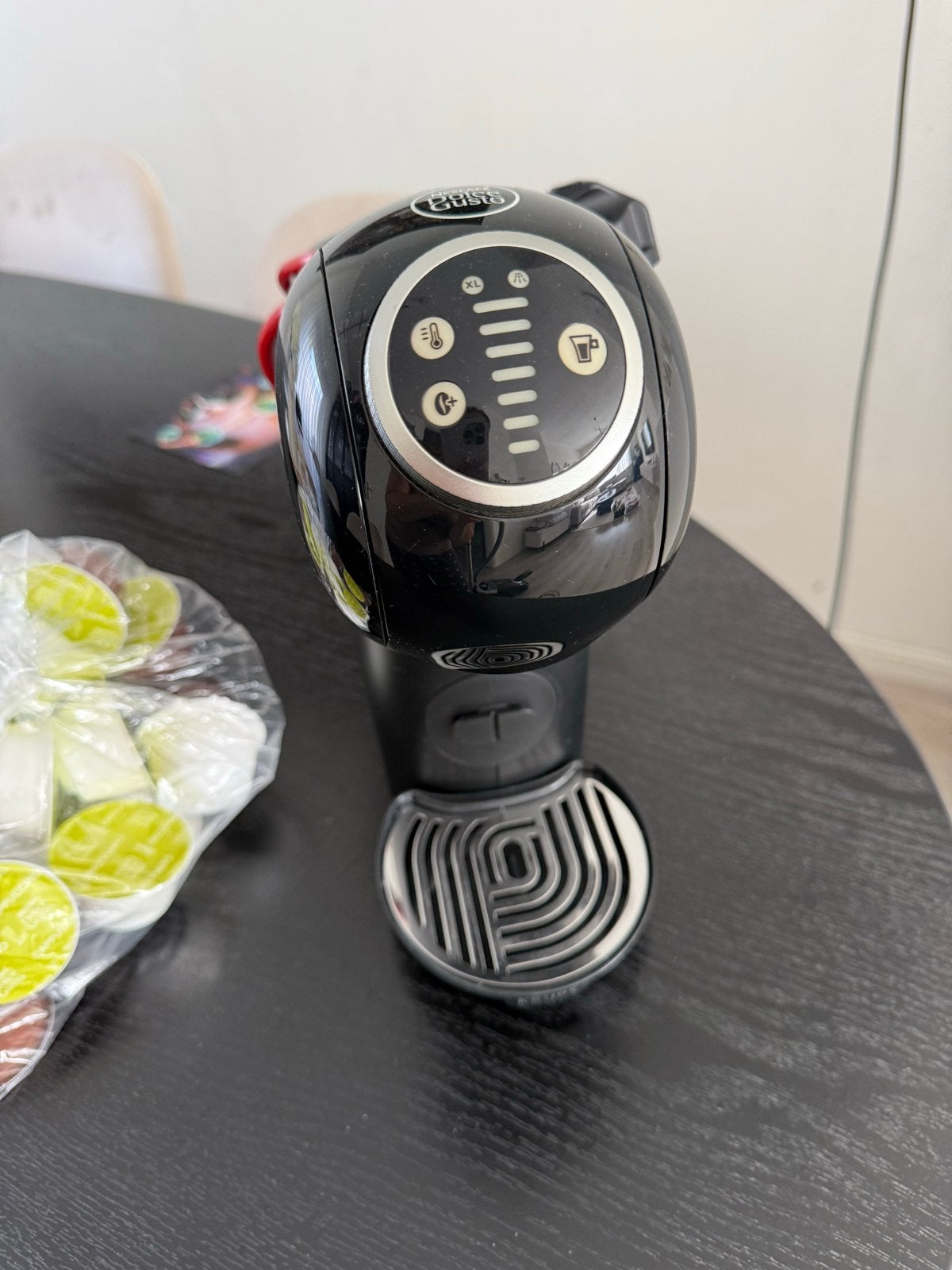 Dolce Gusto Genio S, Witgoed en Apparatuur, Ophalen, Gebruikt, Koffiemachine, Koffiepads en cups