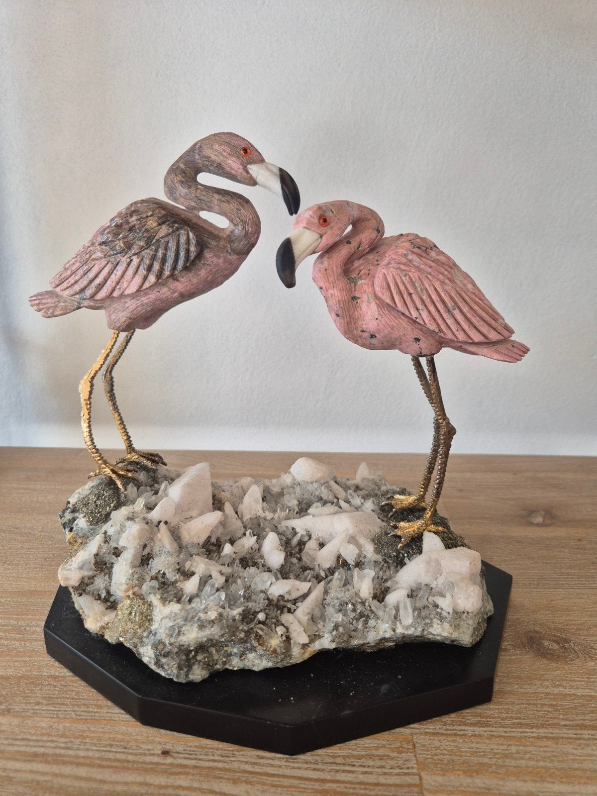 Prachtig beeld van twee flamingo's op kristallen basis, Verzamelen, Ophalen of Verzenden, Mineraal
