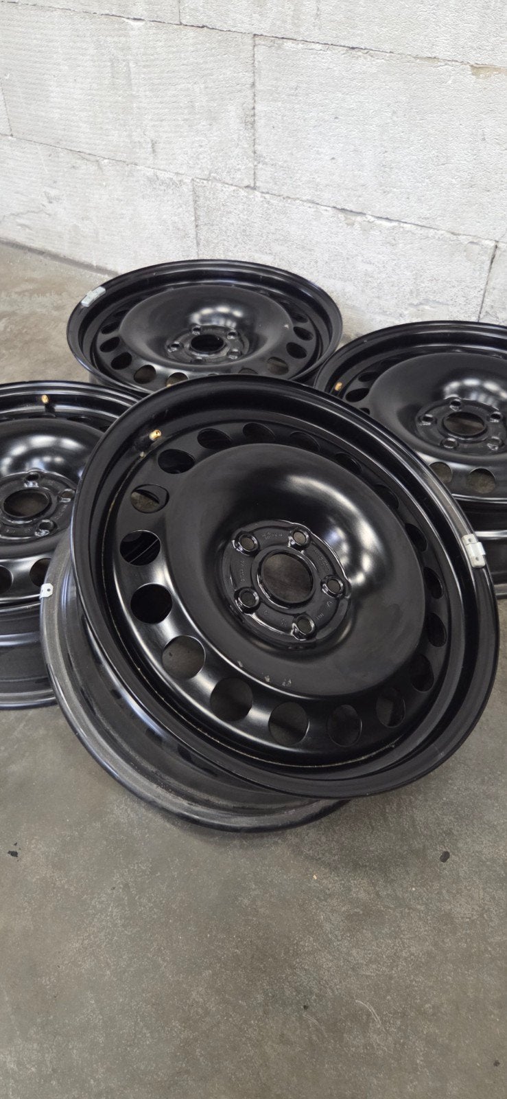 4 stuks VW Passat Audi A3 Q3 Kodiaq staal nieuw zwart, Auto diversen, Wieldoppen, Ophalen of Verzenden, V, V, V