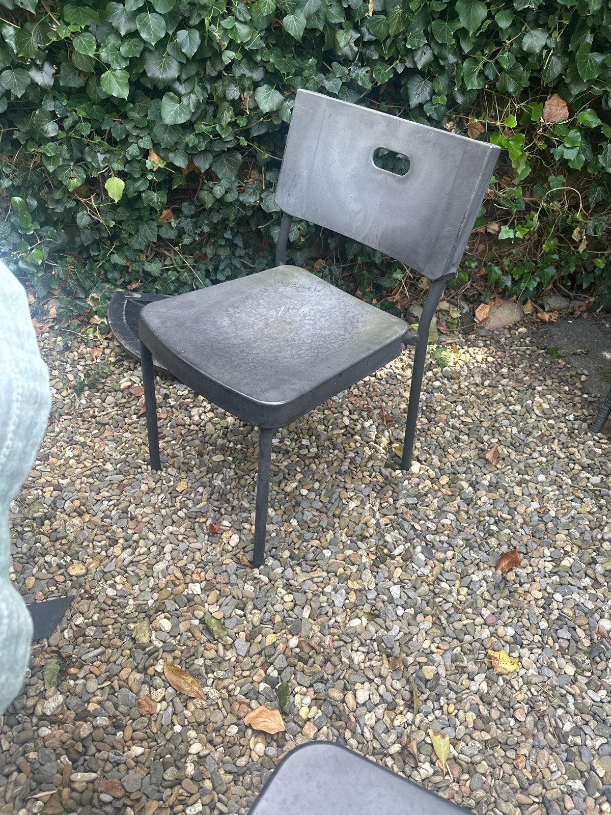 4 stuks Gebruikte stoelen . Voor de tuin In totaal €5, Tuin en Terras, Tuinstoelen, Ophalen, Gebruikt, Kunststof