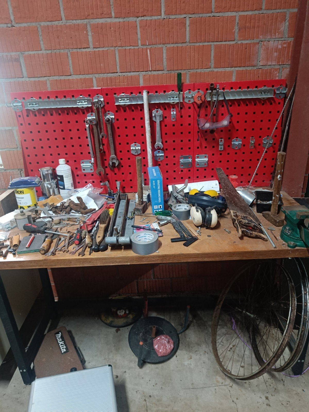 werkbank met gereedsschapbord