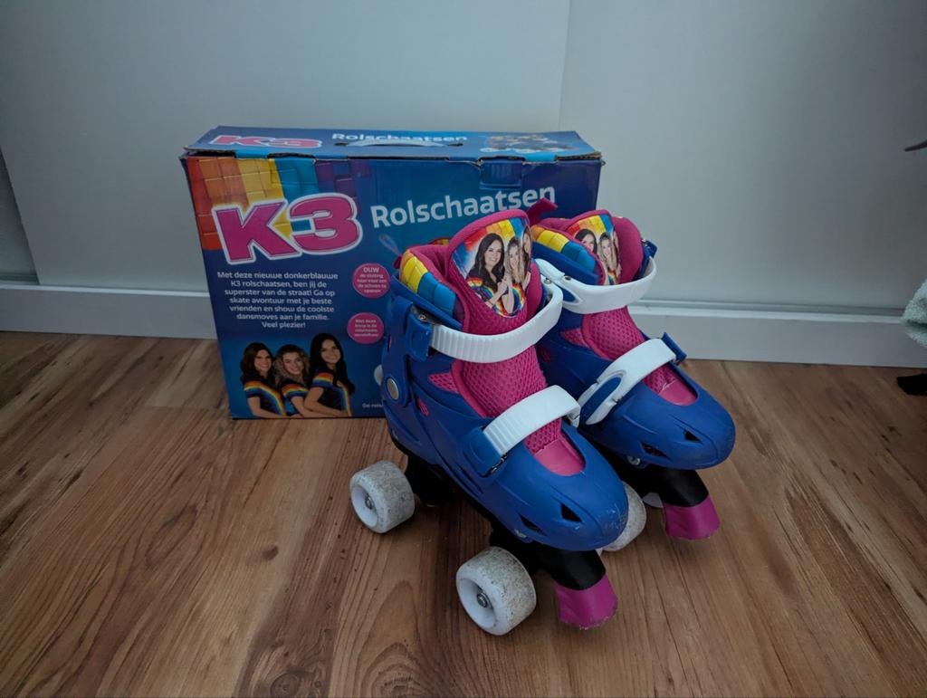 K3 rolschaatsen met beschermingsset maat 30-33 (valt klein), Ophalen, Kinderen, Verstelbaar, Gebruikt