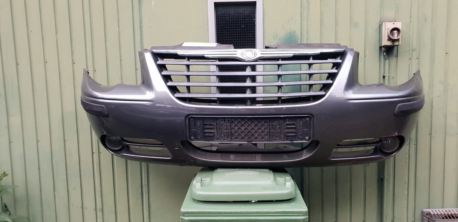 CHRIJSLER VOYAGER VOORBUMPER  BJ 2004 TOT 2009, Gebruikt, -, Voor, -