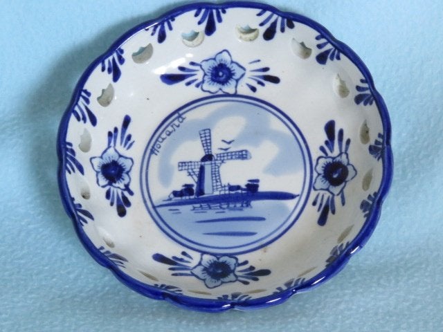 Vintage schaaltje handpainted Delfts blauw molen en tulpjes, Antiek en Kunst, Curiosa en Brocante, Ophalen of Verzenden