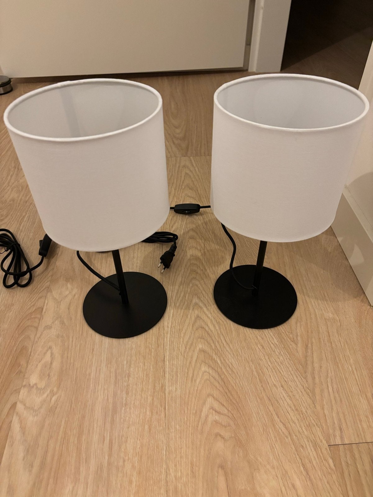 Set van 2 Karwei Sef tafellampen, zwart met witte kap, Ophalen, Met schakelaar, Overige merken, E14 (klein)