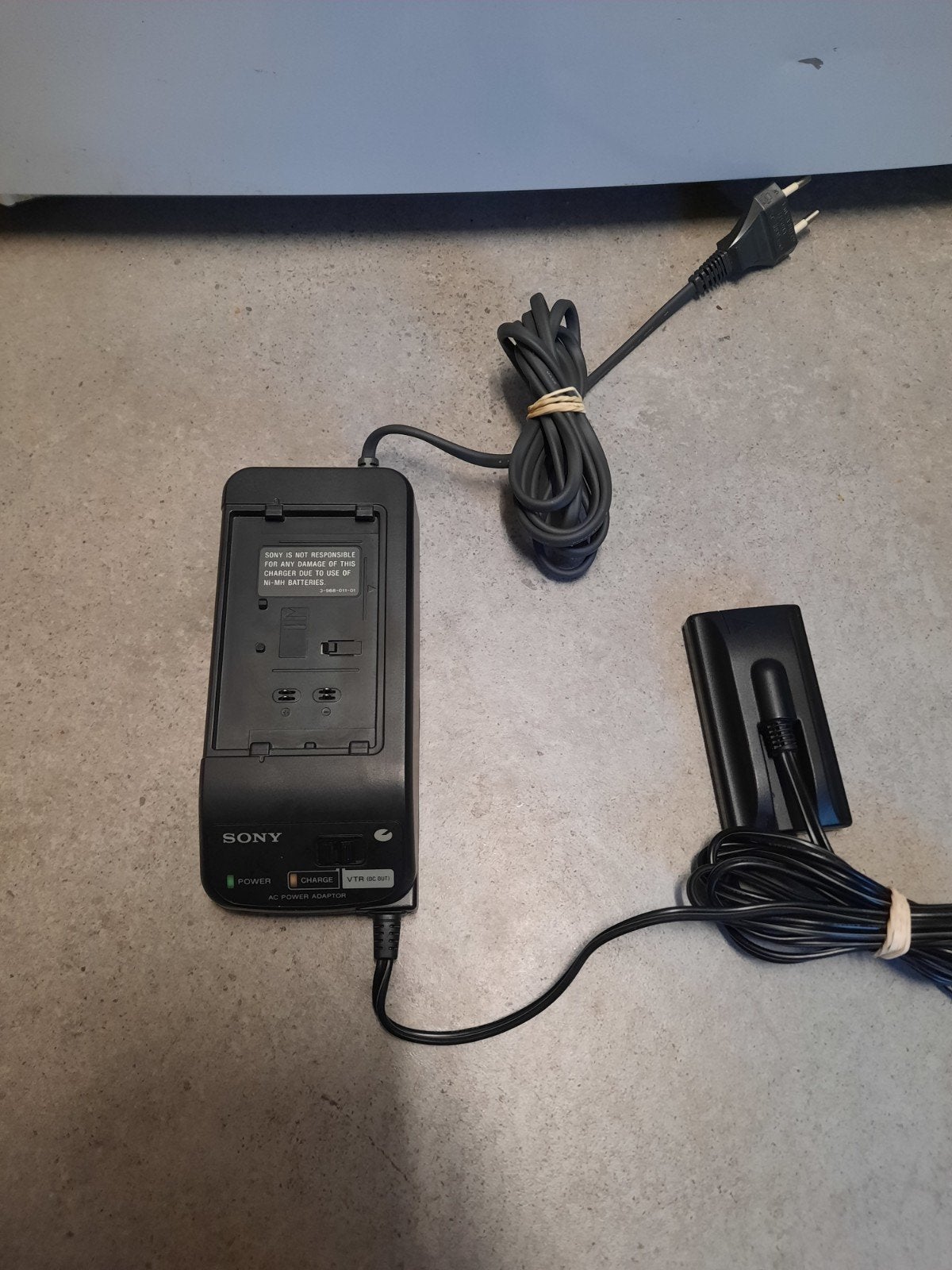 Sony videocamera accu voeding lader AC-V16A, Ophalen of Verzenden, Gebruikt, Oplaadbaar