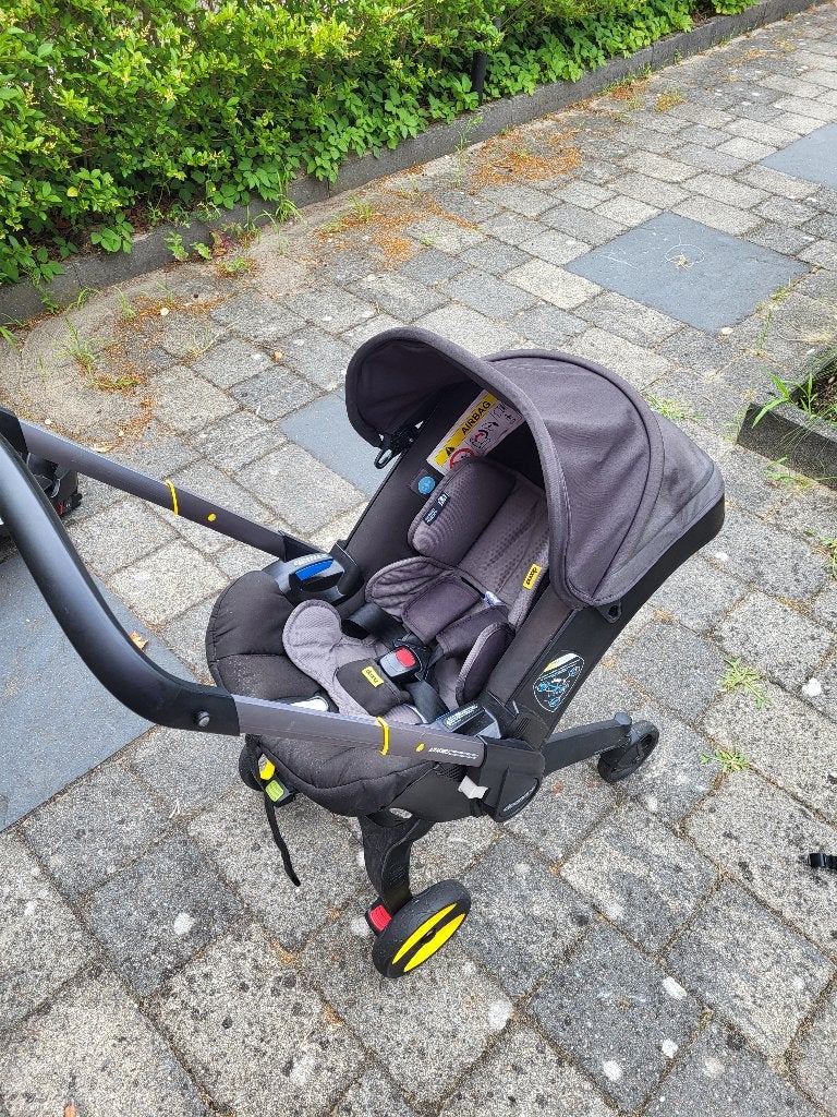 Doona autostoel/kinderwagen, Kinderen en Baby's, Autostoeltjes, Autogordel of Isofix, Zo goed als nieuw, 0 t/m 13 kg, Ophalen