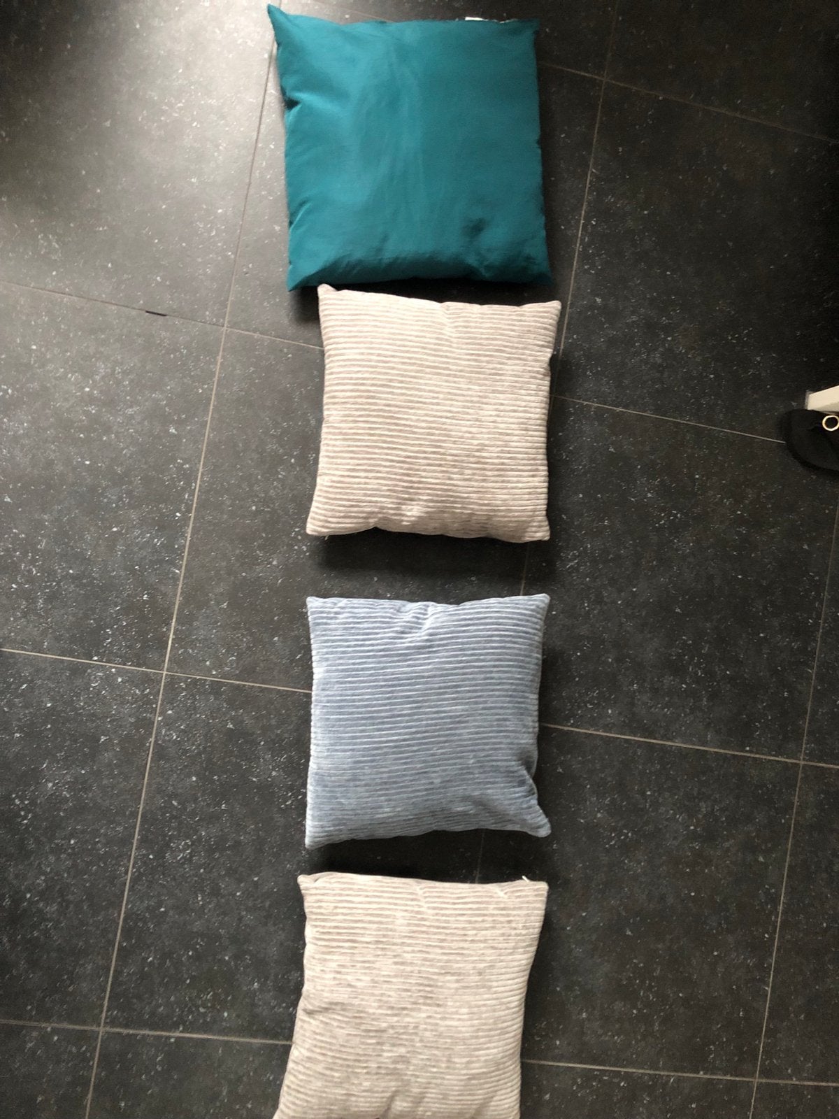 Set van 4 sierkussens in verschillende kleuren, Huis en Inrichting, Woonaccessoires | Kussens, Overige merken, Gebruikt, Meerkleurig