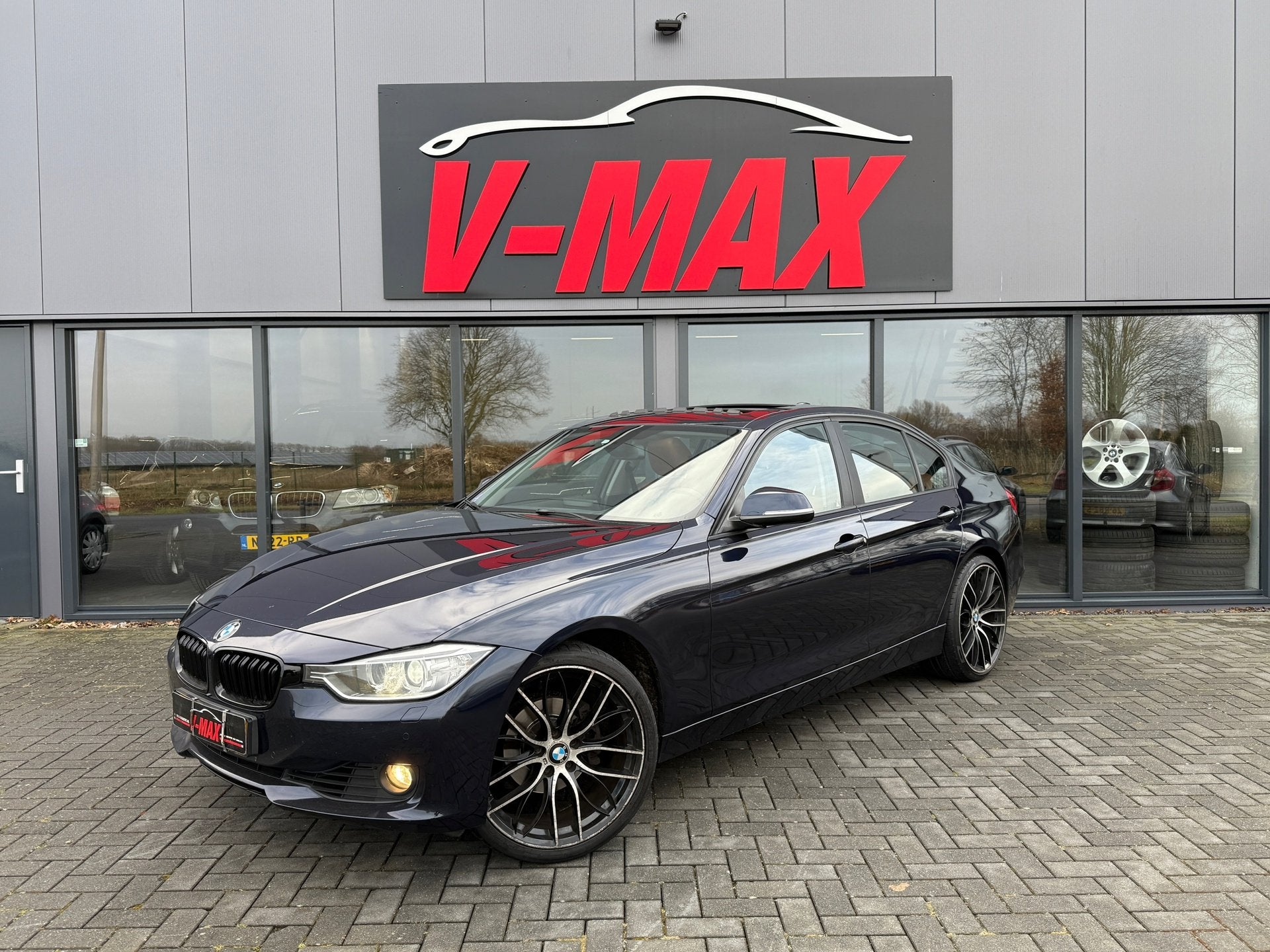 BMW 320i High Executive NAP Dak Xenon NaviProf Leer Sportint, Automaat, Achterwielaandrijving, Gebruikt, 4 cilinders