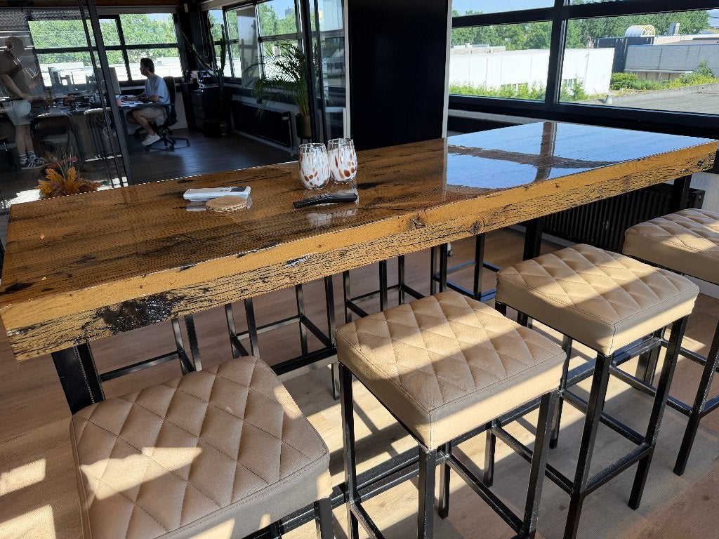 Vergadertafel Epoxy Boomstamtafel incl 8 bijpassende krukken, Ophalen, Gebruikt