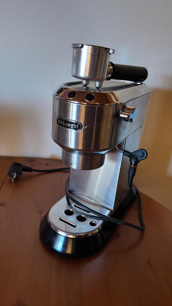 DeLonghi espressomachine, Gebruikt, Espresso apparaat, Gemalen koffie, Ophalen of Verzenden